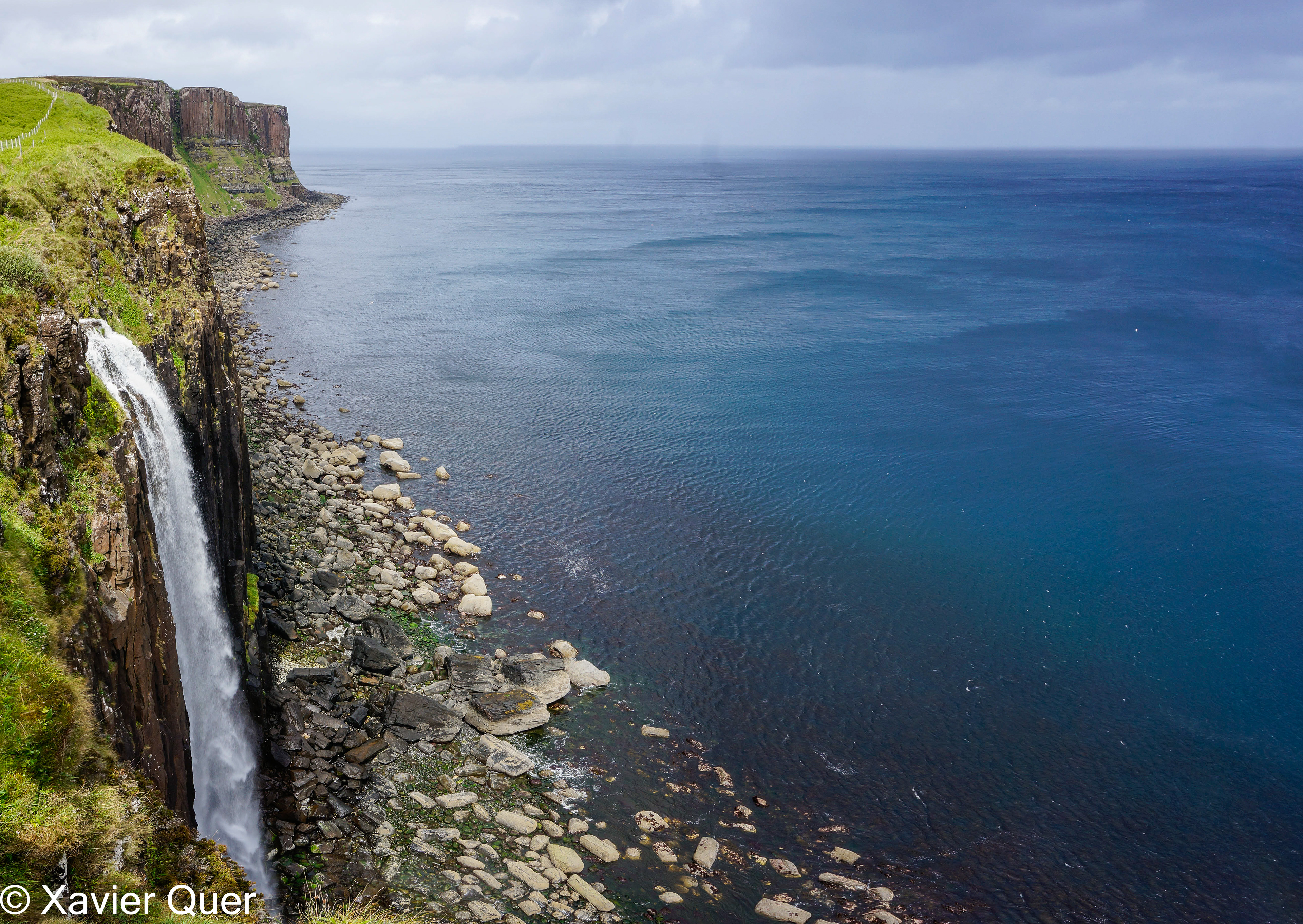 Cascada de Kilt Rock, illa de Skye. Escòcia