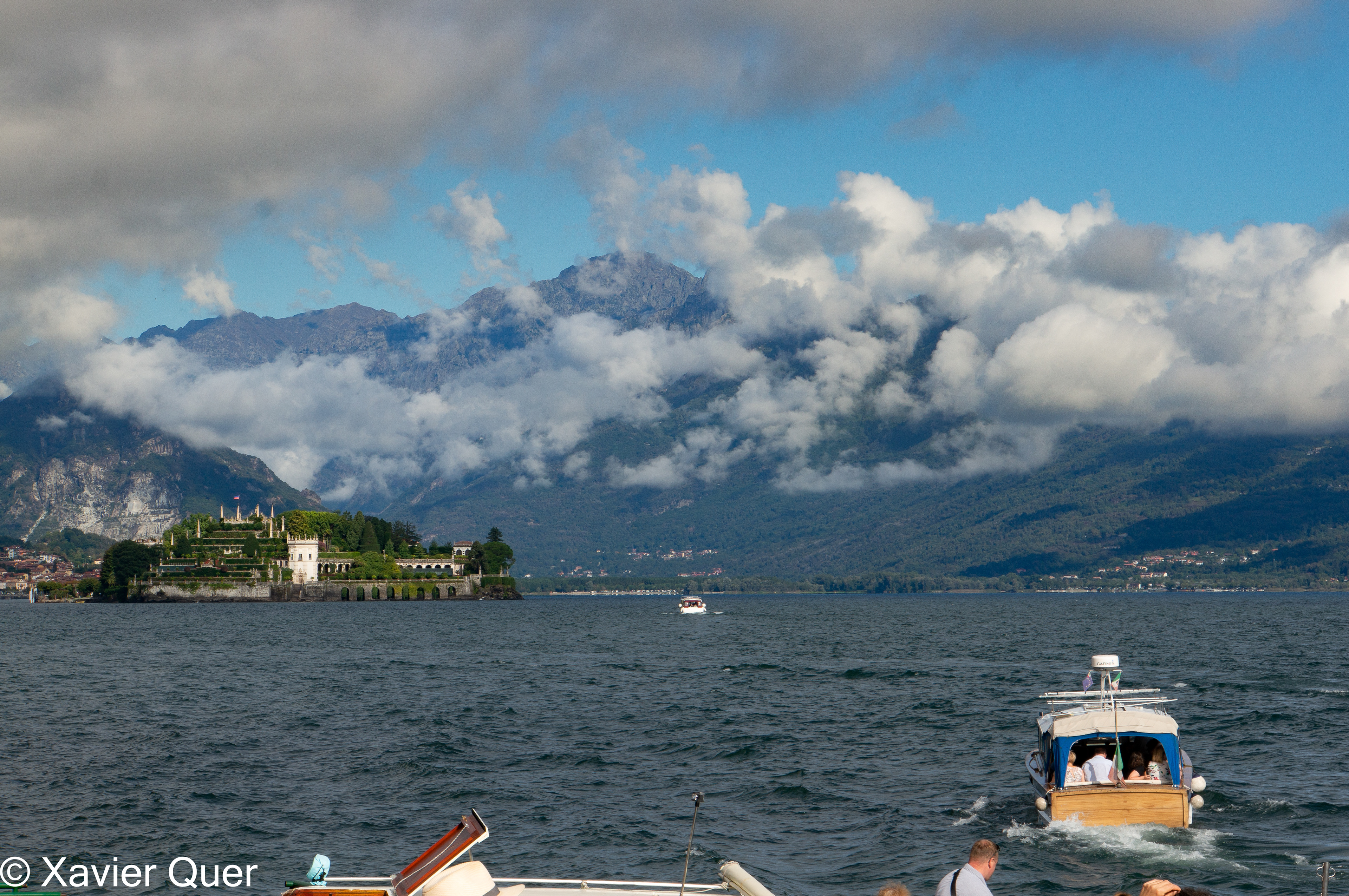 Vista del Lago Maggiore amb el trànsit de barques.
