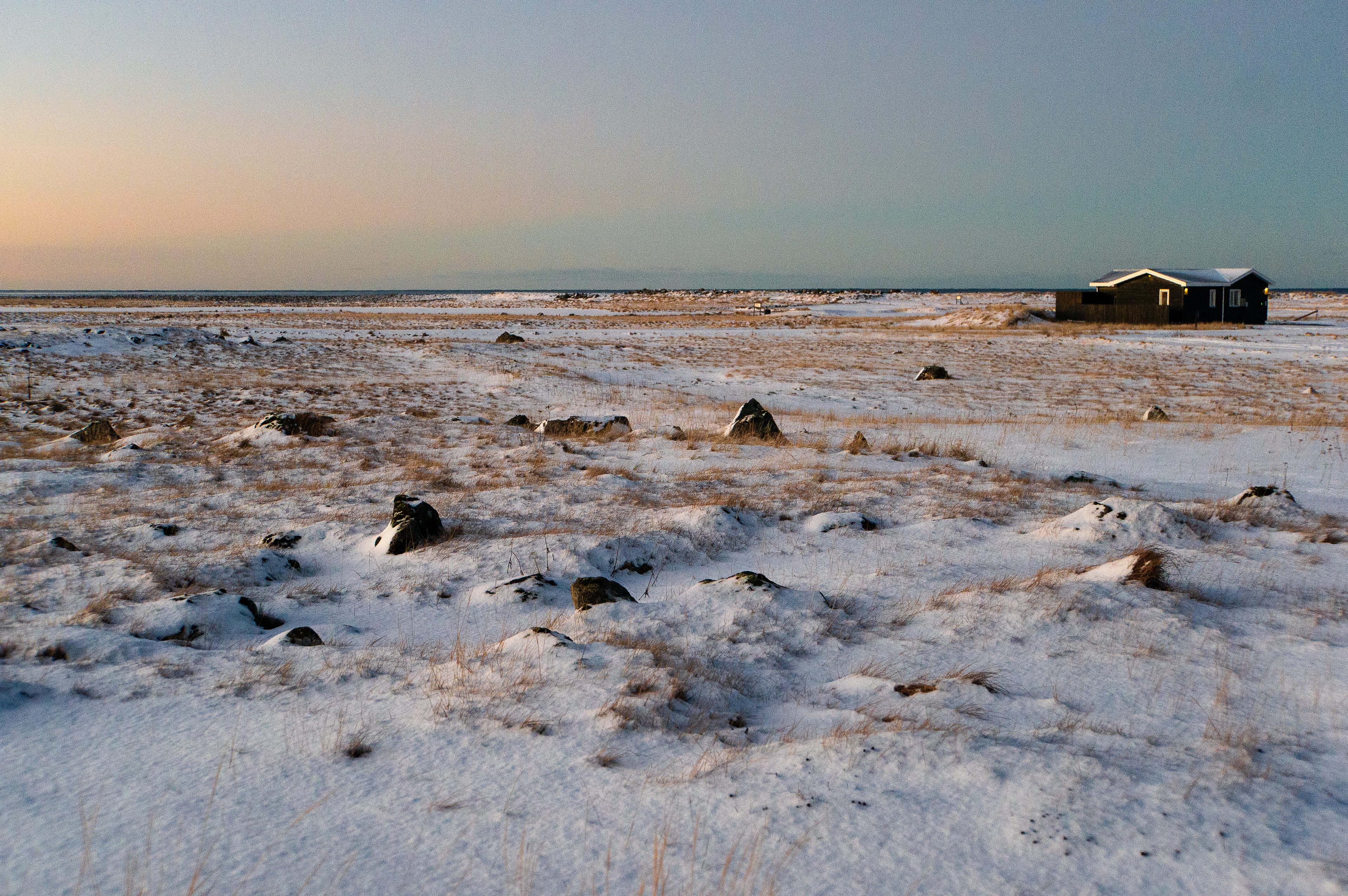 Vista de l'entorn de la cabina de lloguer a Sandgerdi (Islàndia)