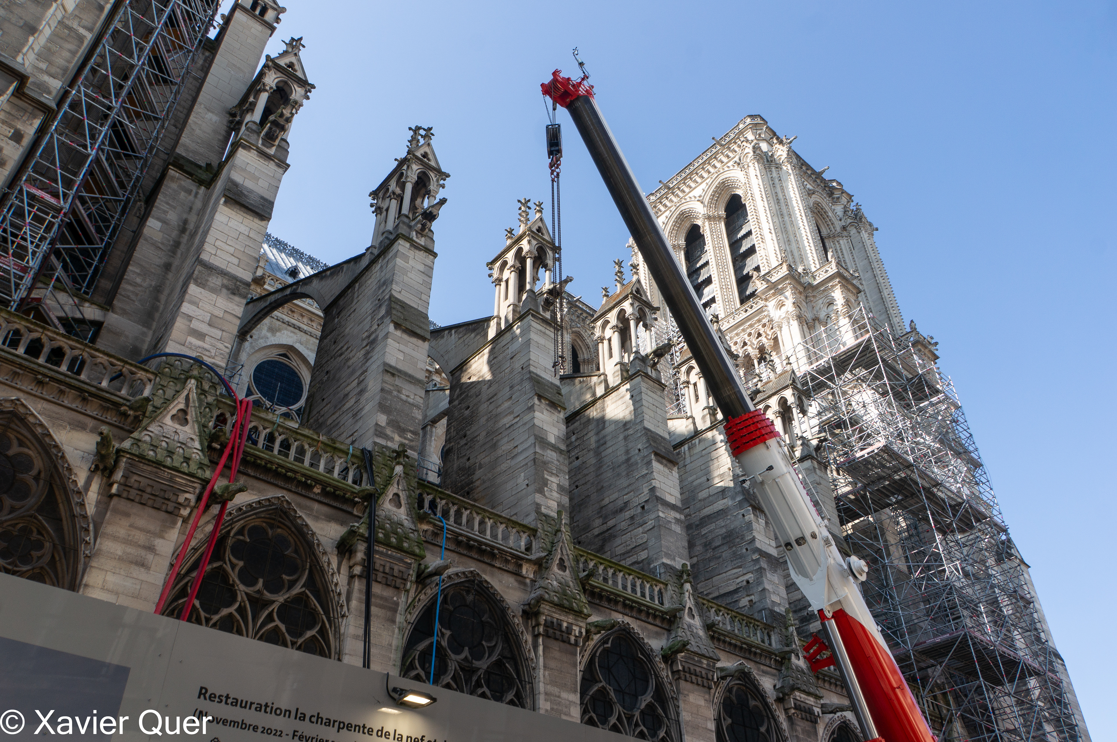 Les obres continuen a l'exterior de Notre Dame. París