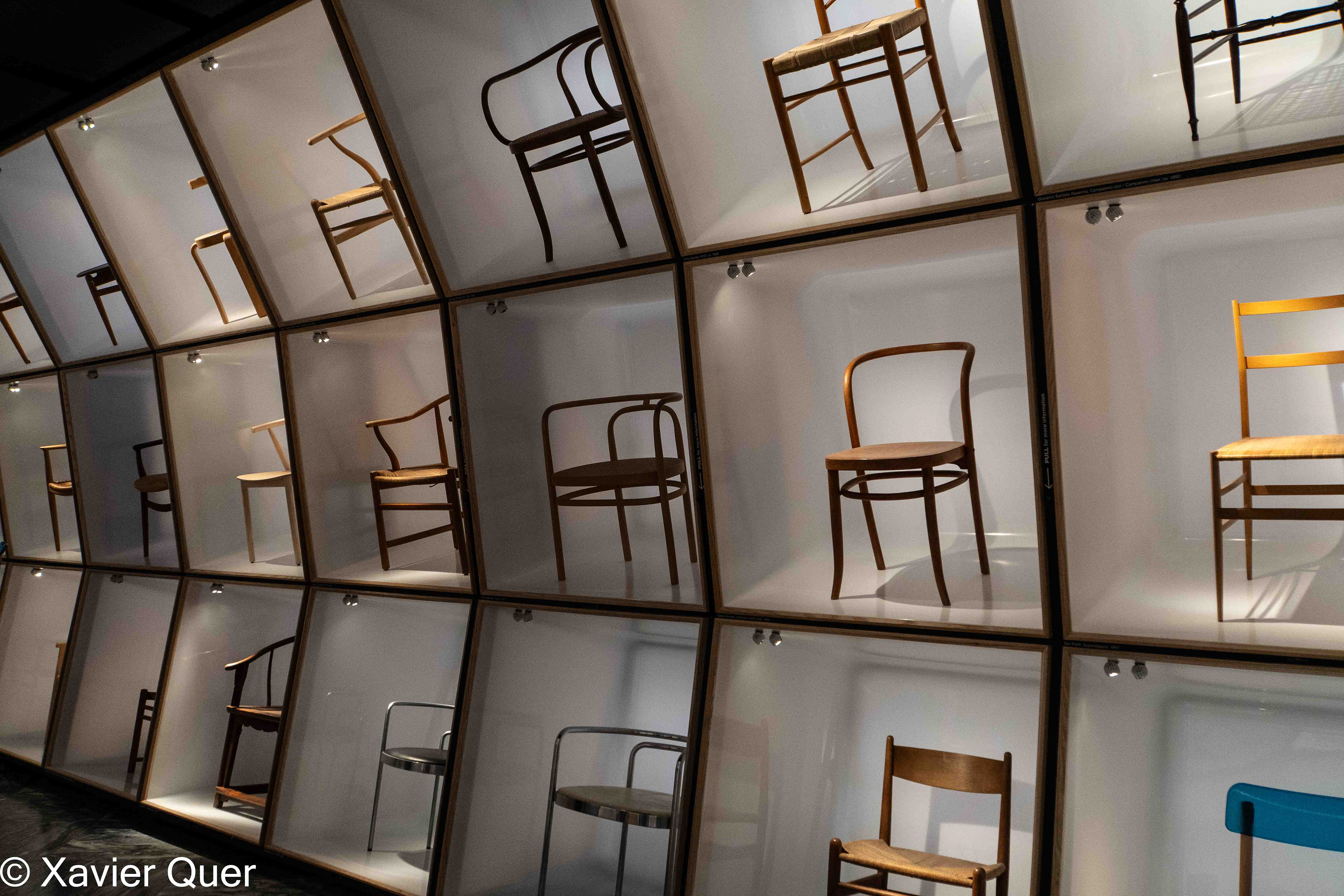 Exposició de cadires al Museu del Disseny (Designmuseum Danmark), Copenhaguen.