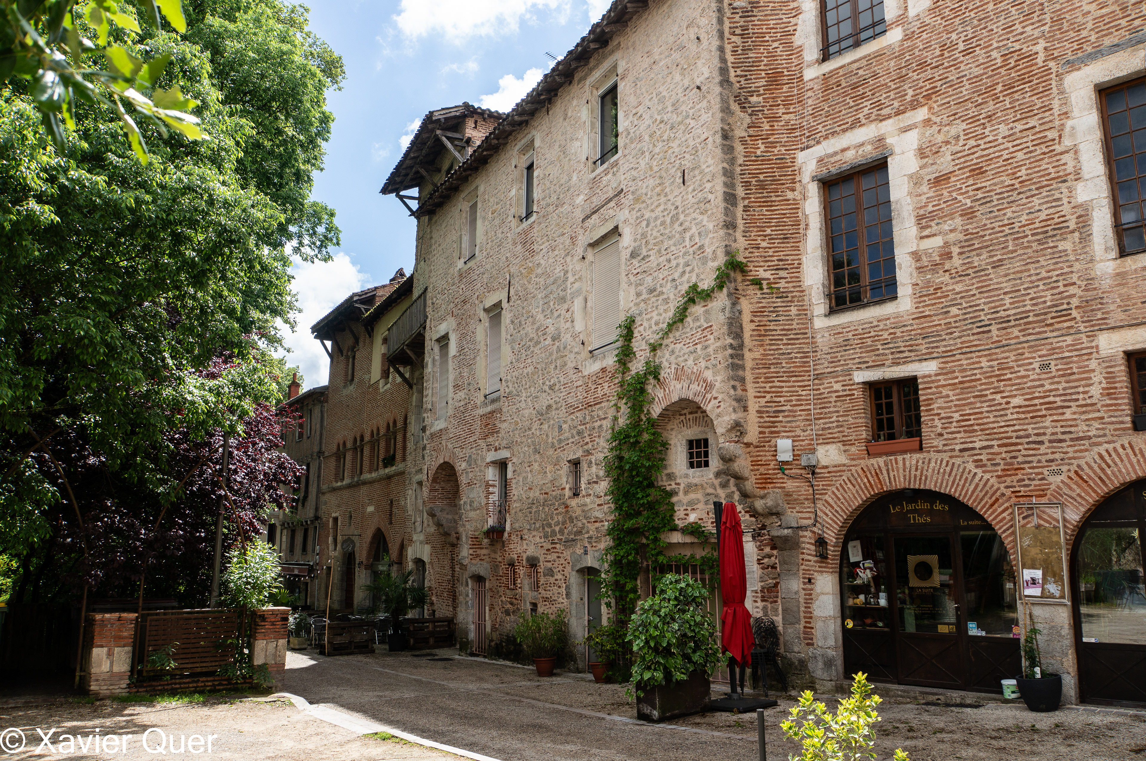 Carrer amb cases medievals, Cahors, Lot, França