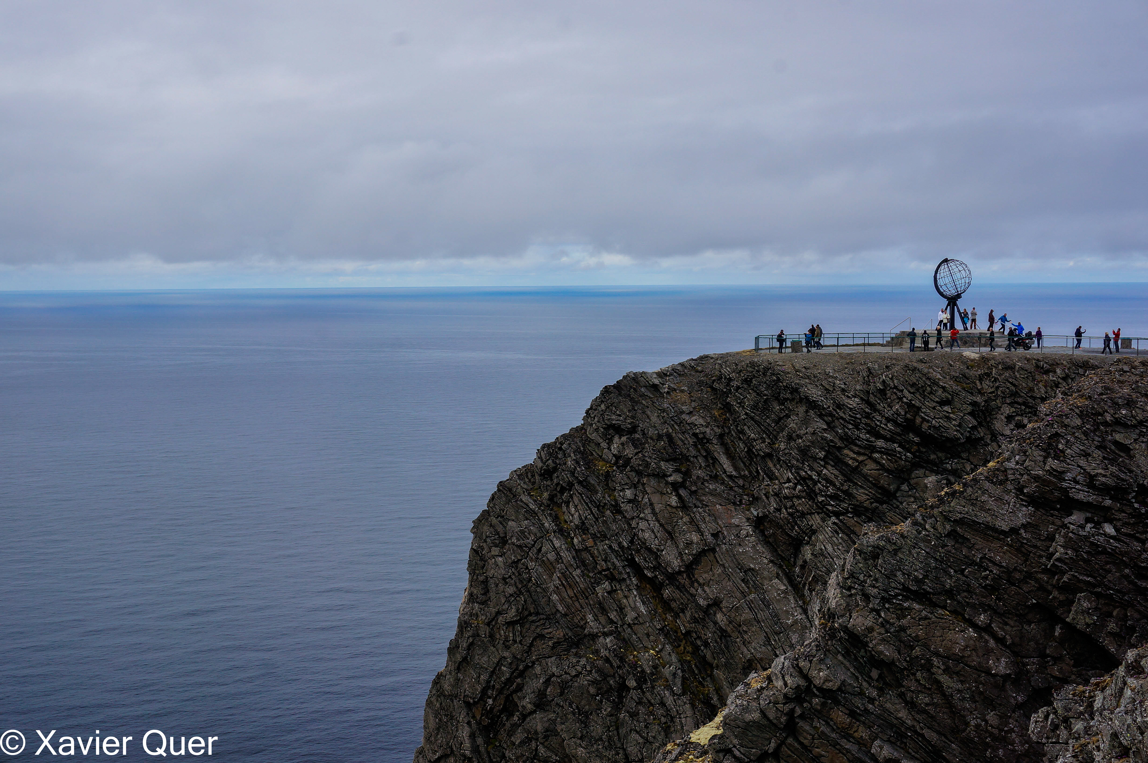 Penya-segat i la famosa bola del món. Cap Nord (Noruega)