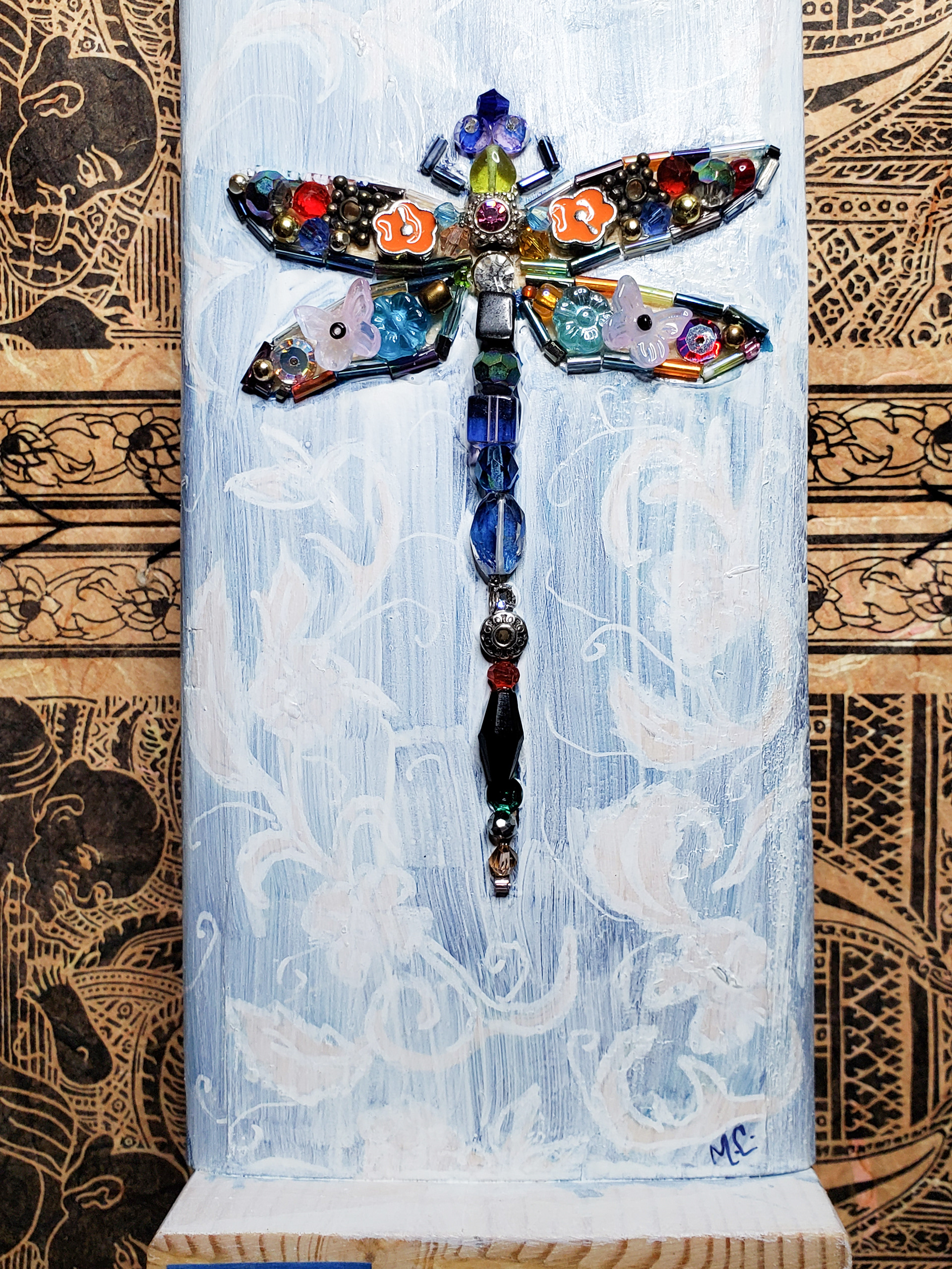 Painted Free-standing reclaimed wood - Dragonfly