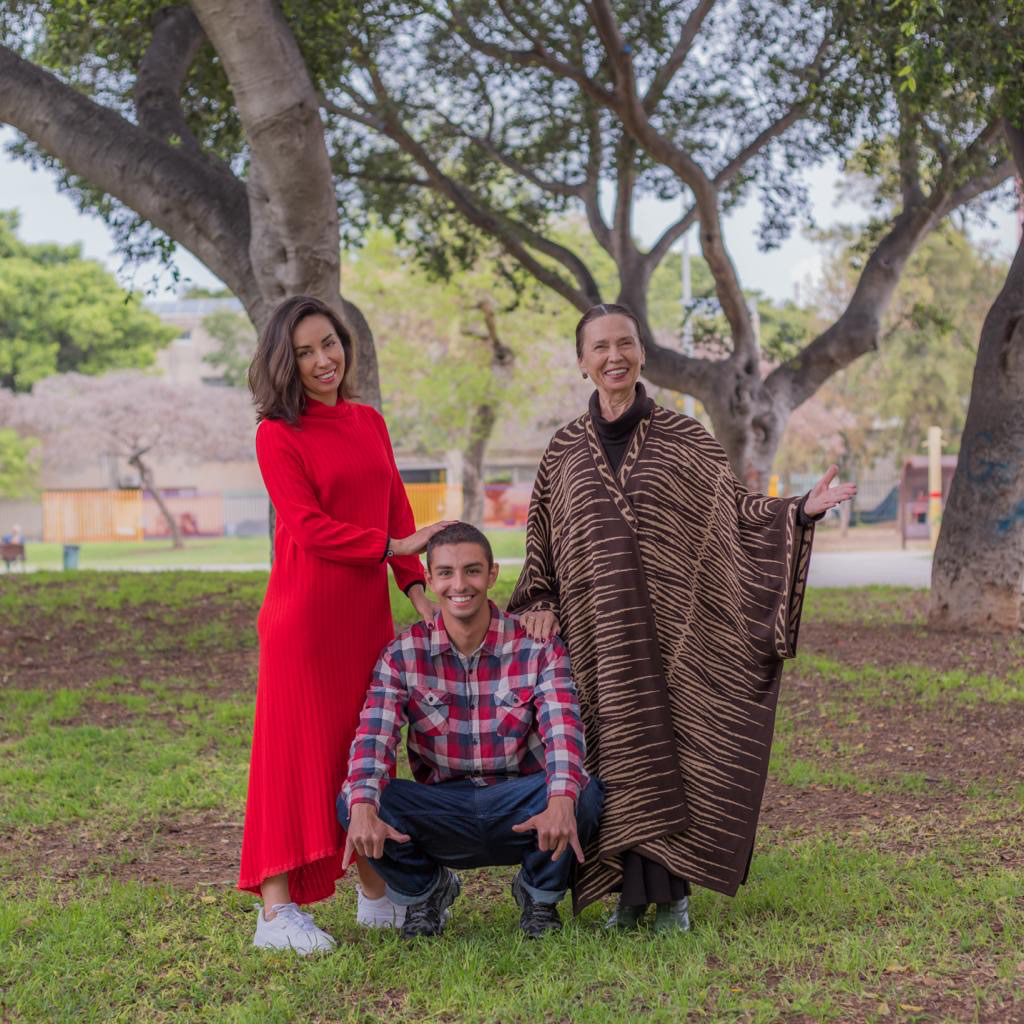 οικογενειακή φωτογράφιση σε πάρκο με φυσικό φωτισμό