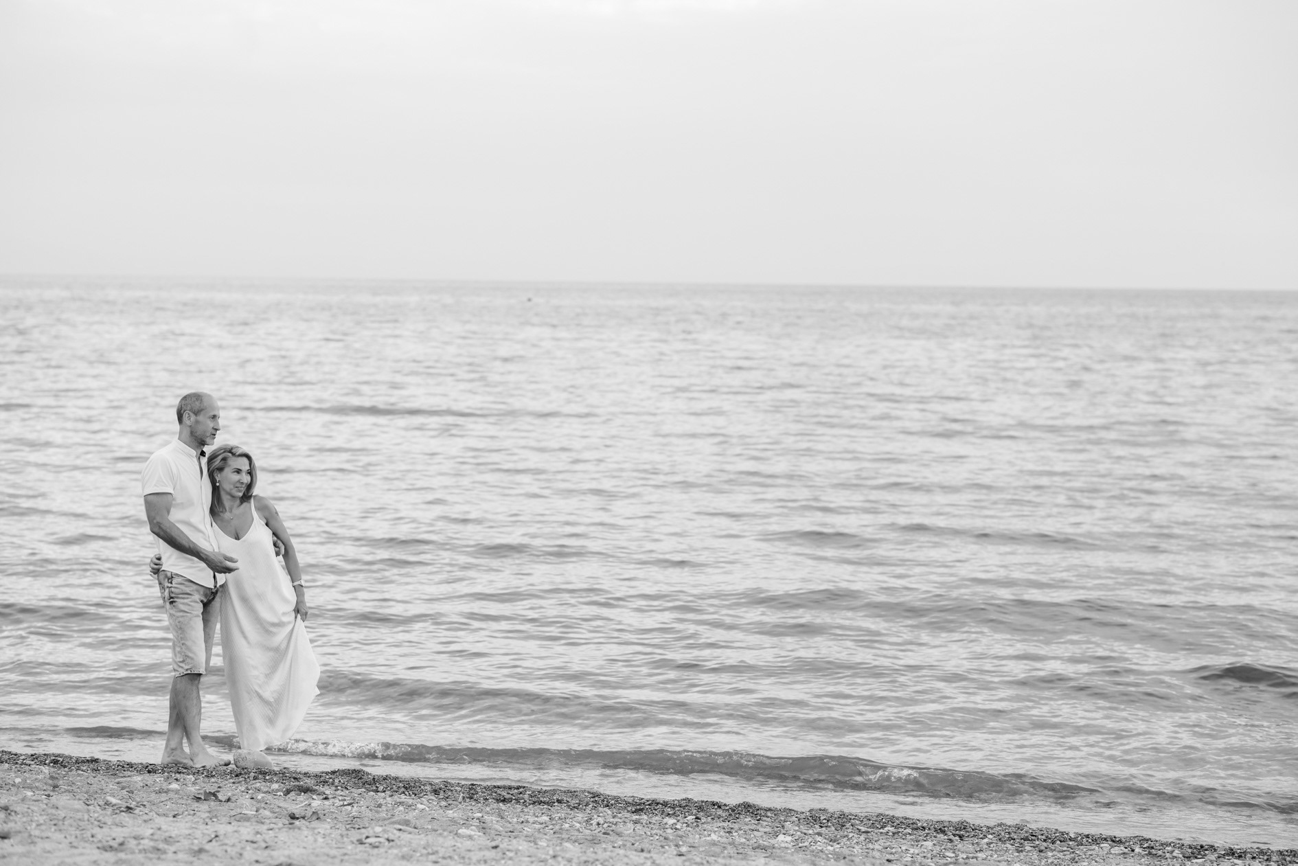 οικογενειακή φωτογράφιση σε παραλία με φυσικό φωτισμό