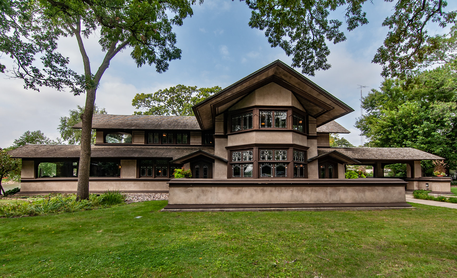 The B. Harley Bradley House In Kankakee, Illinois 1901. Frank Lloyd Wright Architect.