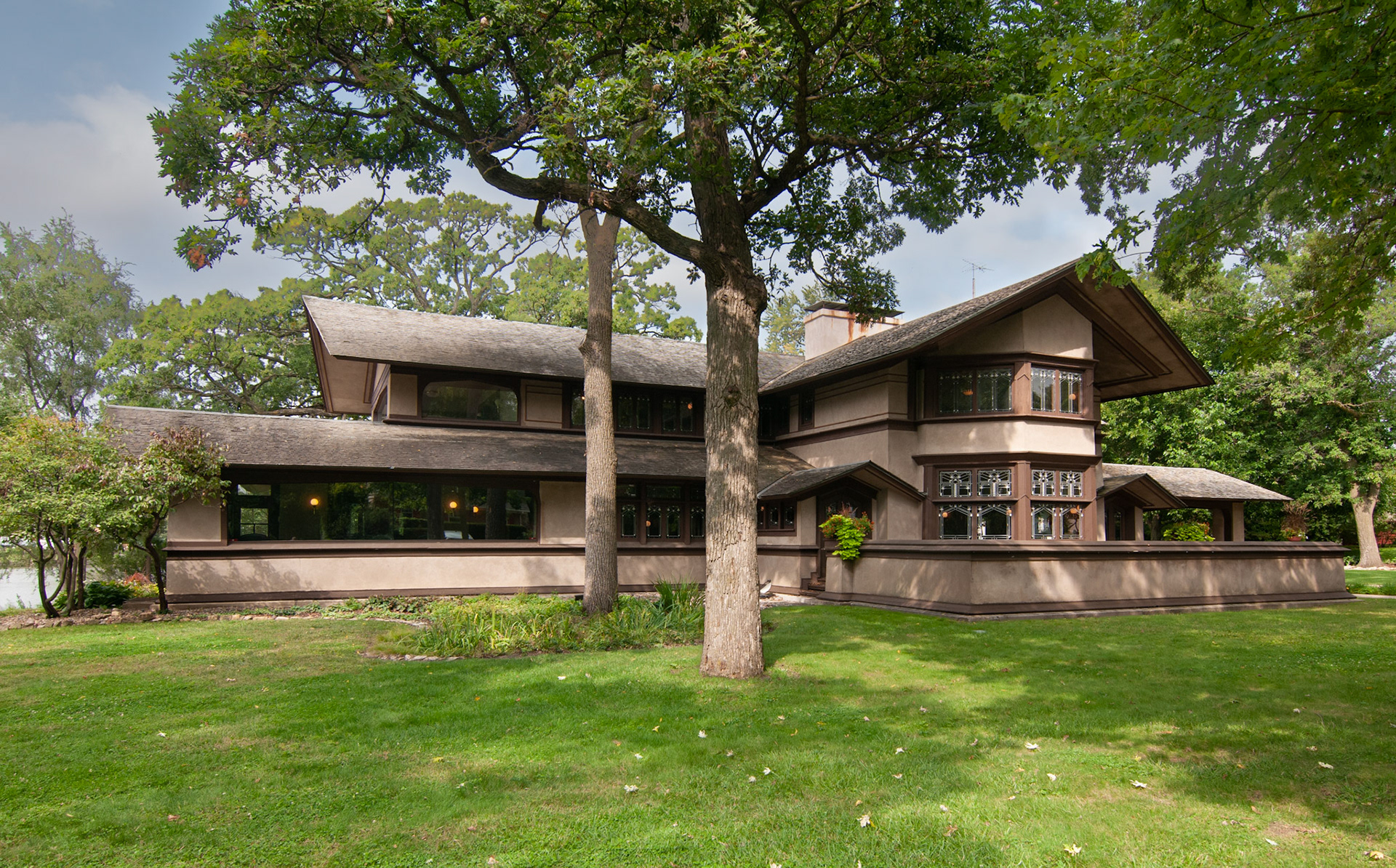 The B. Harley Bradley House In Kankakee, Illinois 1901. Frank Lloyd Wright Architect.