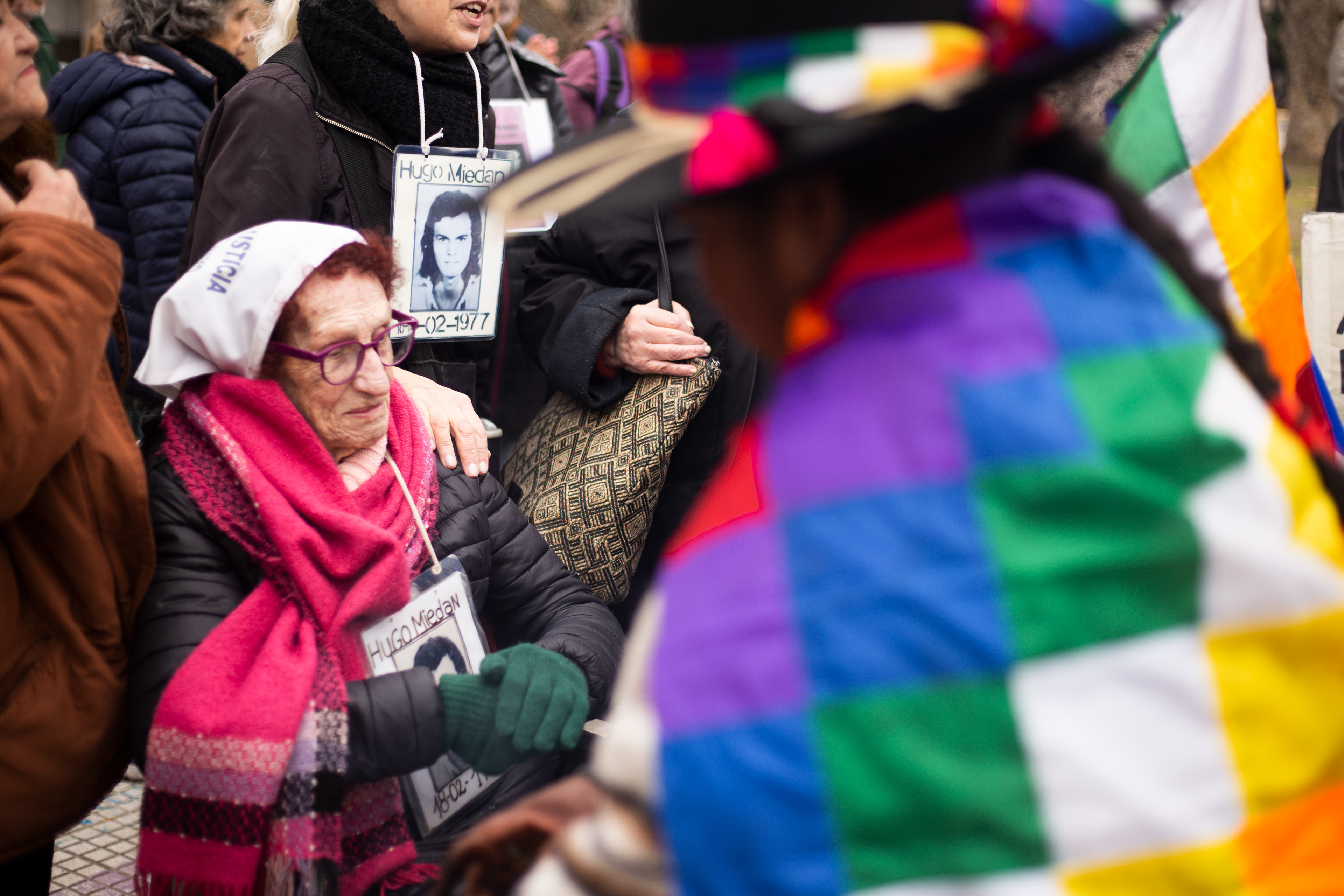 Las Madres de Plaza de Mayo y El Tercer Malón de la Paz se encuentran en la Ronda de los Jueves. Septiembre 2024./Regina Araujo.