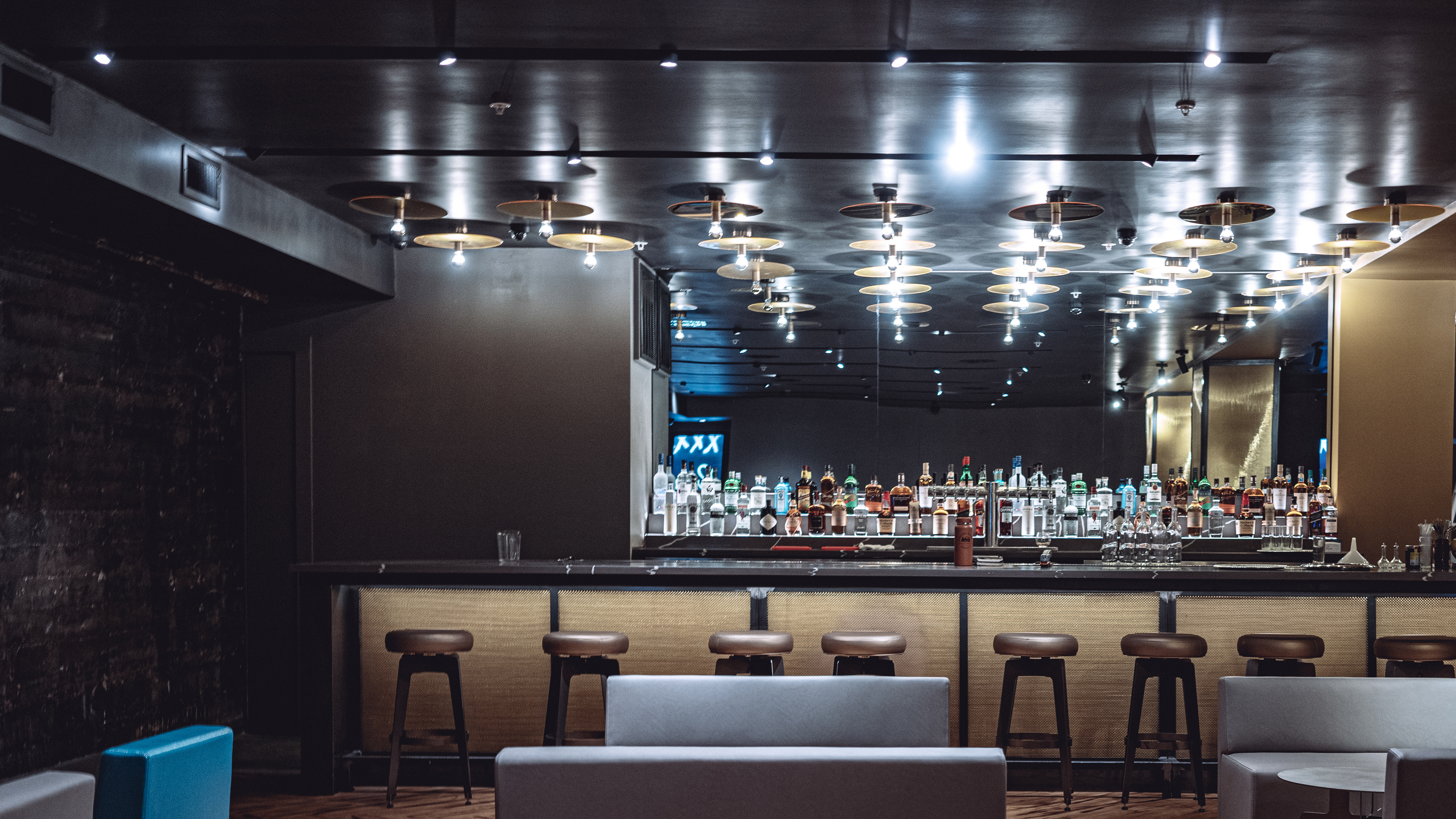 Persona Bar Counter