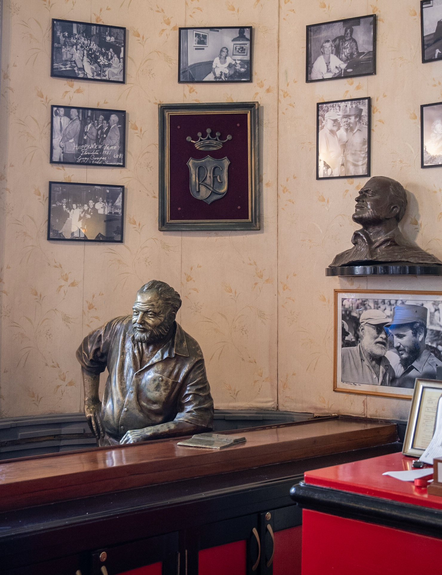 Ernest Hemingway statue but notice the photo with Fidel Castro on the right