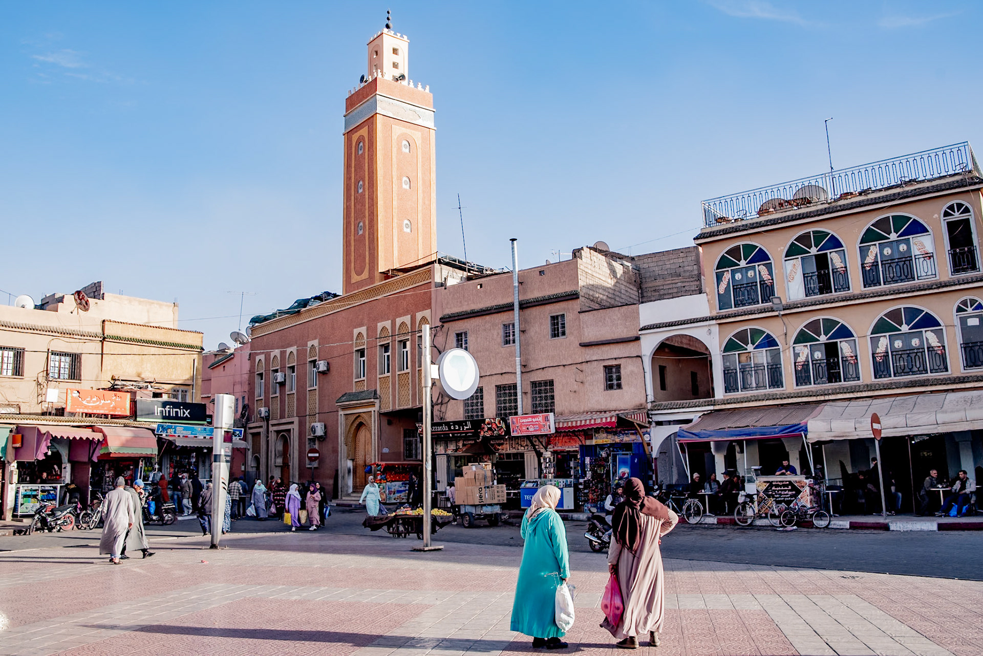 Place Assarag with the minaret of the mosque in the background