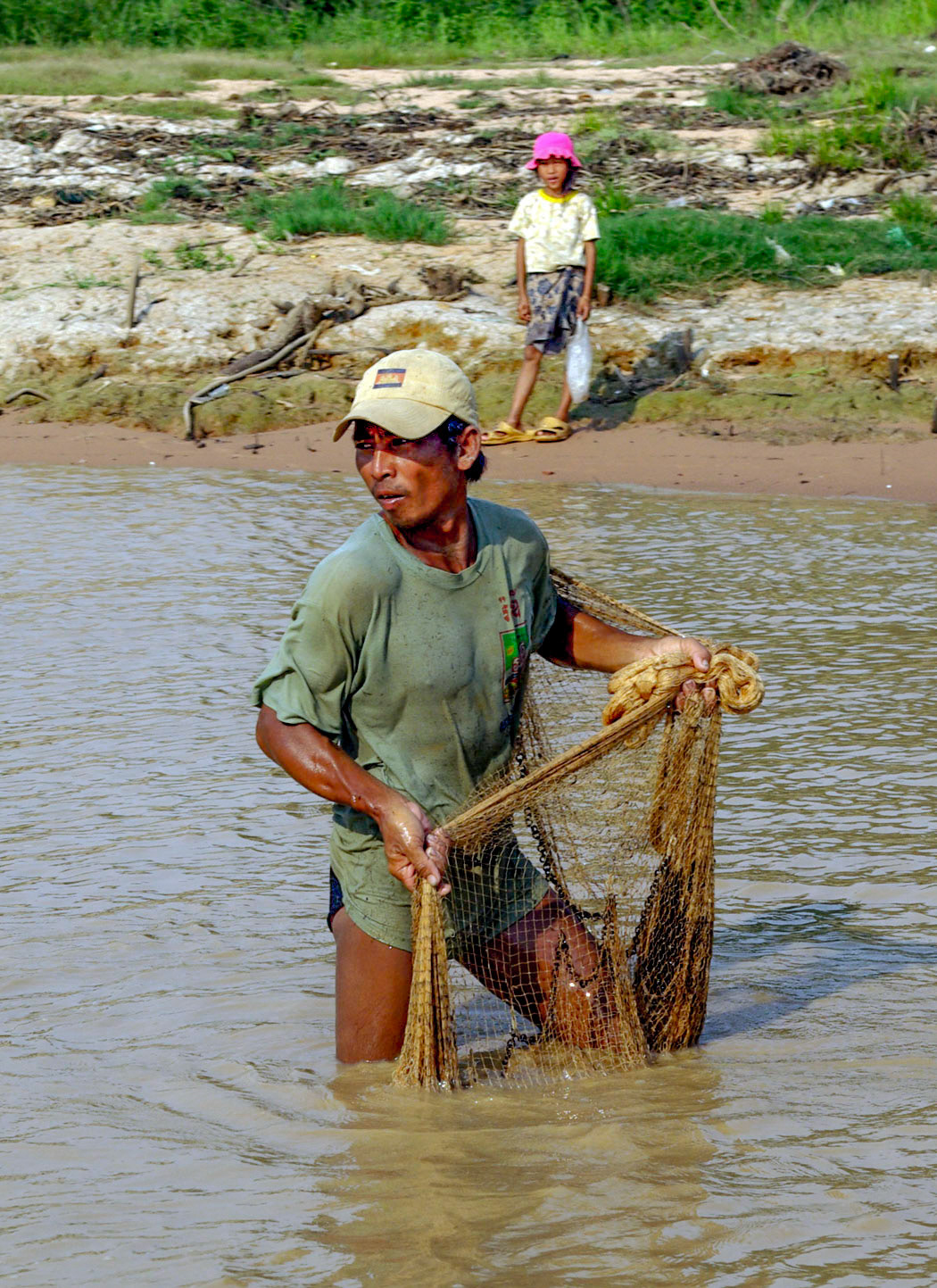 Fisherman in Tonle Sap
