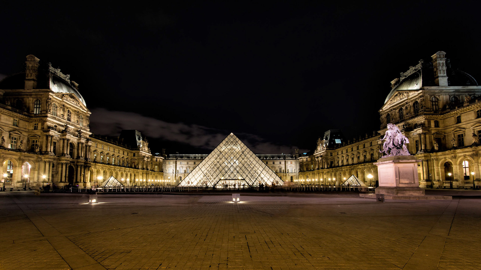 Louvre Museum Night - Paris, France