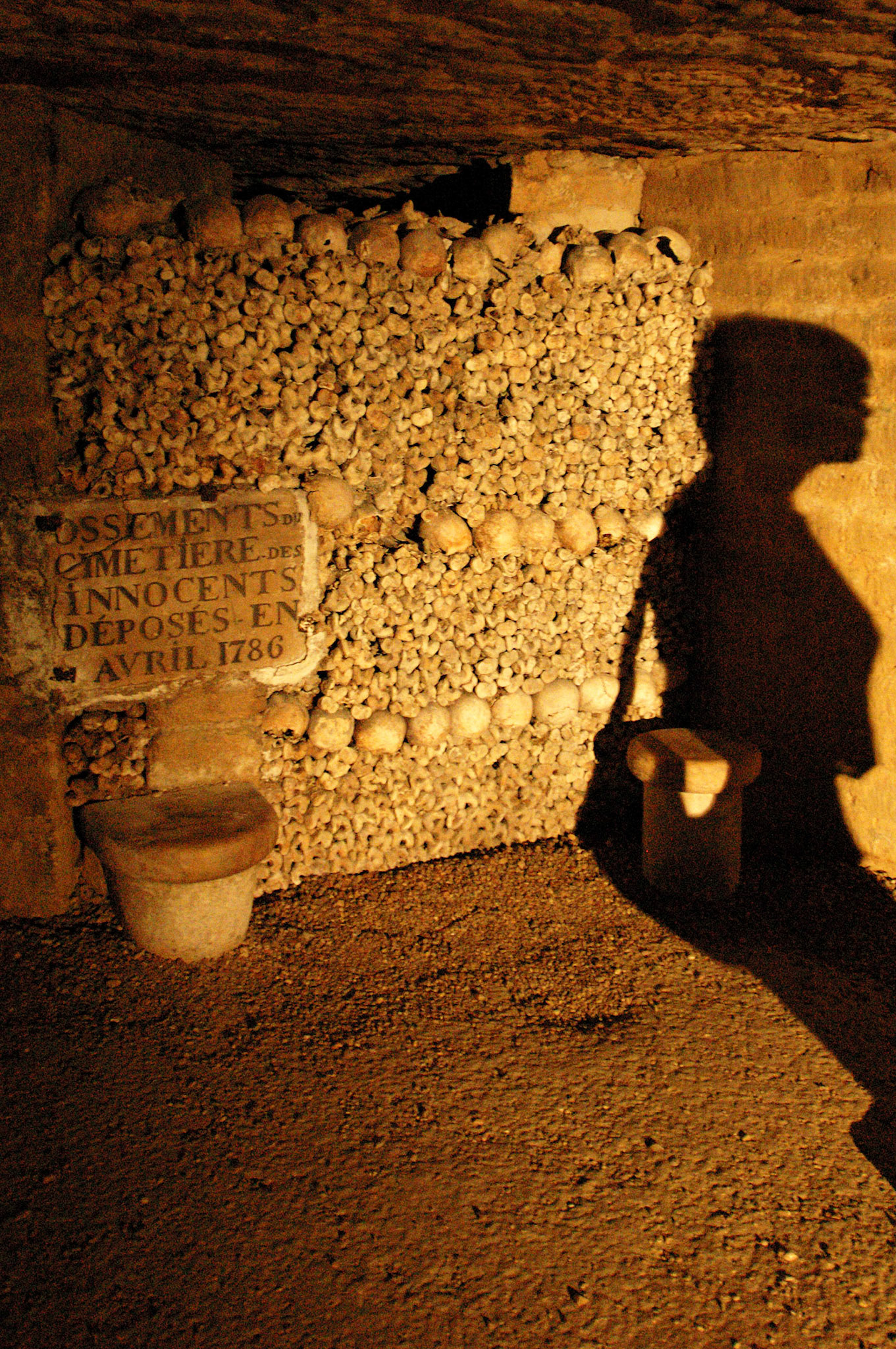 Cimetière des Innocents Shadow - Catacombes, Paris, France