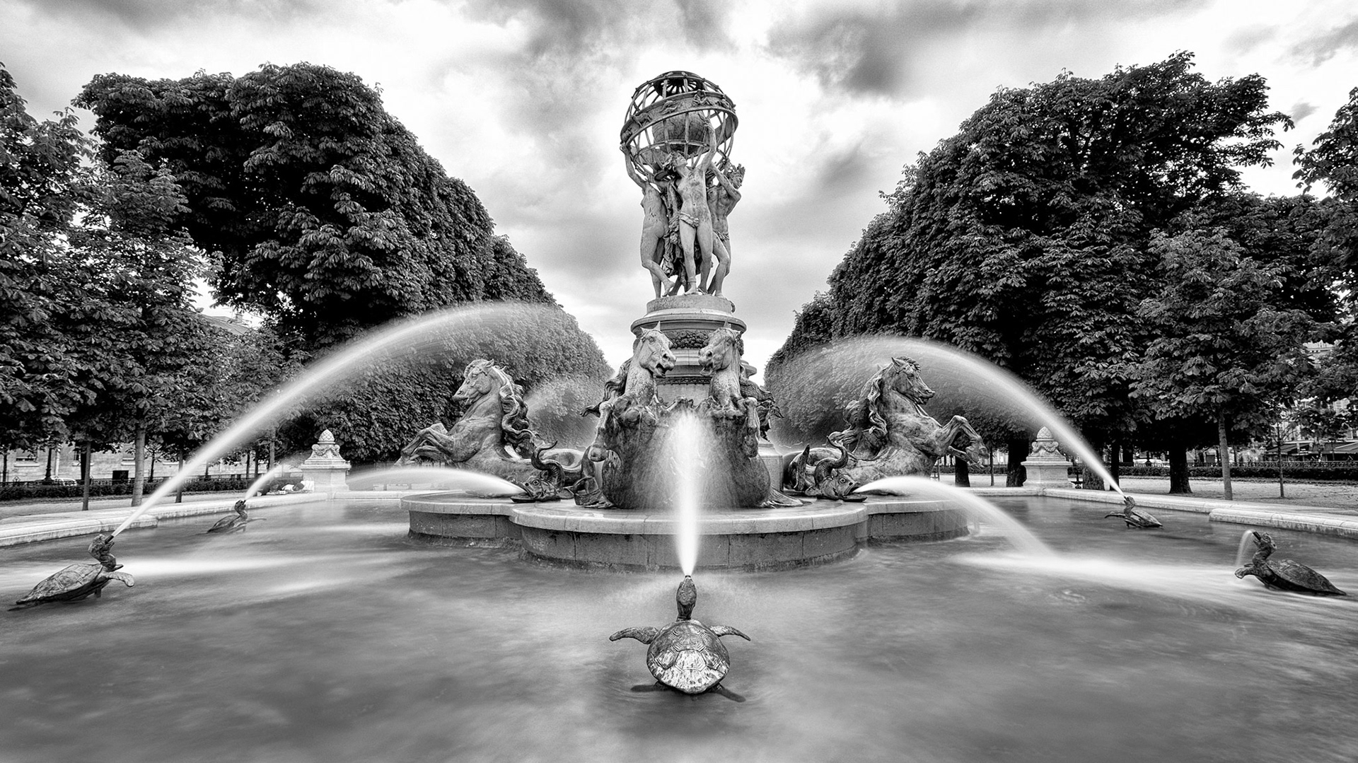 La Fontaine Carpeaux B&amp;W - Jardin du Luxembourg, Paris, France