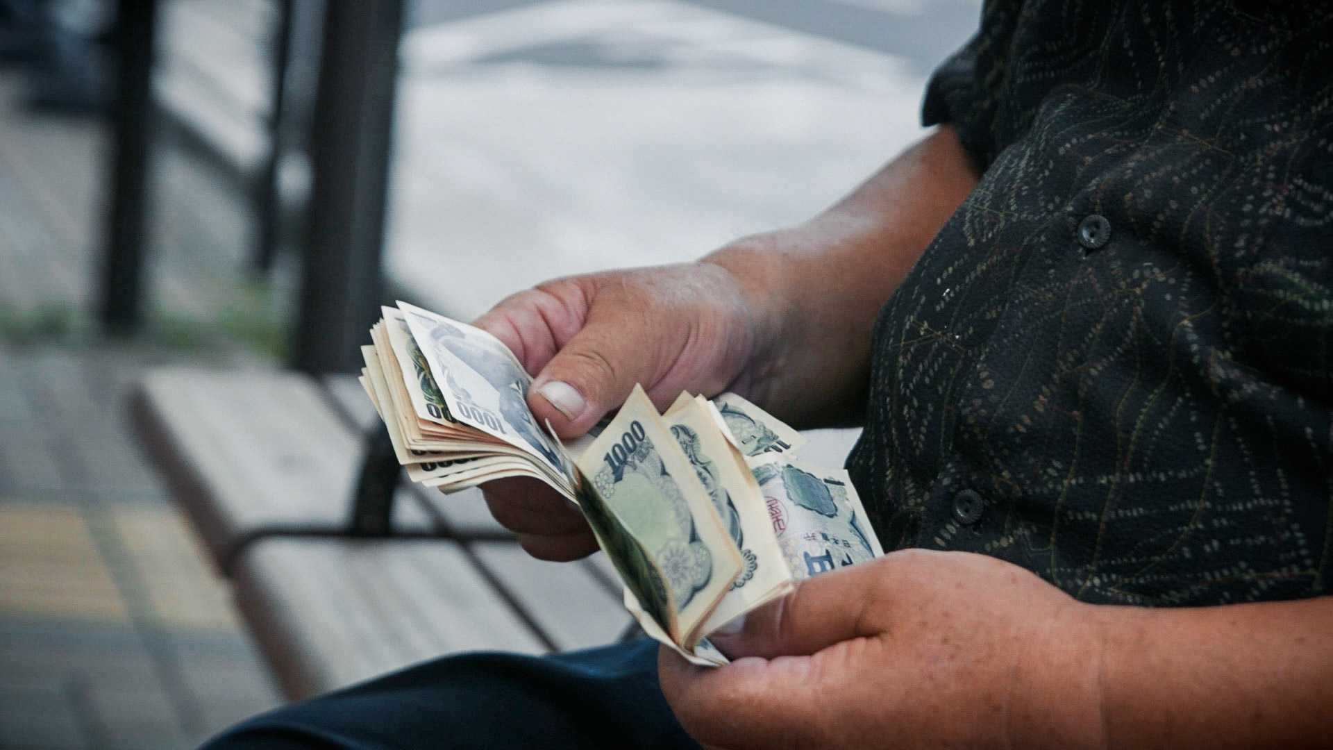 Harmonica 6 | Ishino who finally couldn't get any contribution from the audiences, suddenly took his wallet out of his pocket and checked how much he has just for nothing on his way back home, as if he wanted to make himself look bigger, 29 July 2019.