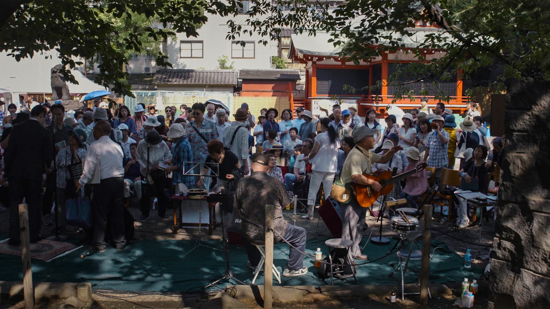 Harmonica 5 | Ishino who played a drum in the band had been sitting alone after the concert, when eager fans crowded around his bandmates to express gratitude and give contribution money, 29 July 2019.