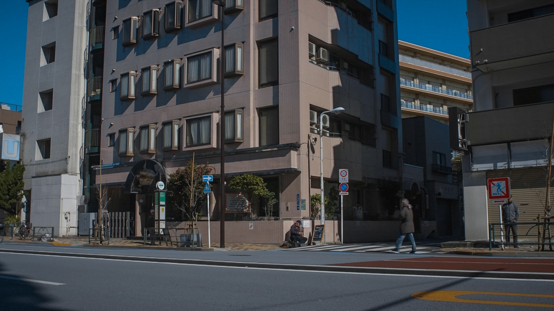 Harmonica 9 | A man giving a coffee firstly refused Ishino's passionate request for cigarettes, saying "I can't afford them!!" and left, but came back soon with a can of coffee and gave it to Ishino, saying "but I have only this for you", grnning, 10 April 2020.
