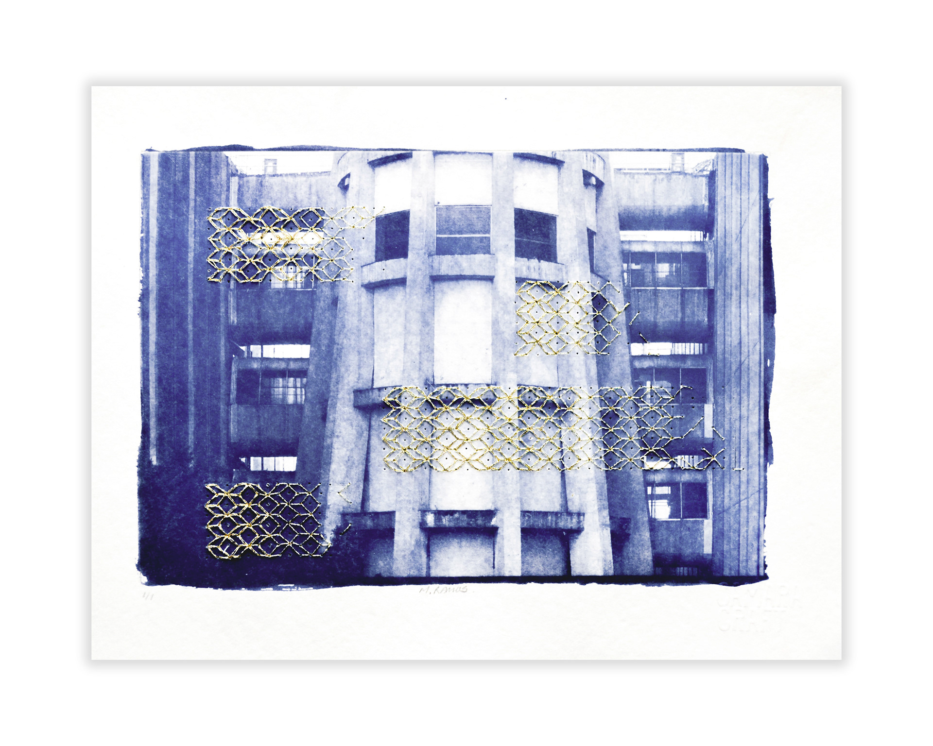 Refracción de luz. Cianotipia sobre papel y bordado blackwork.