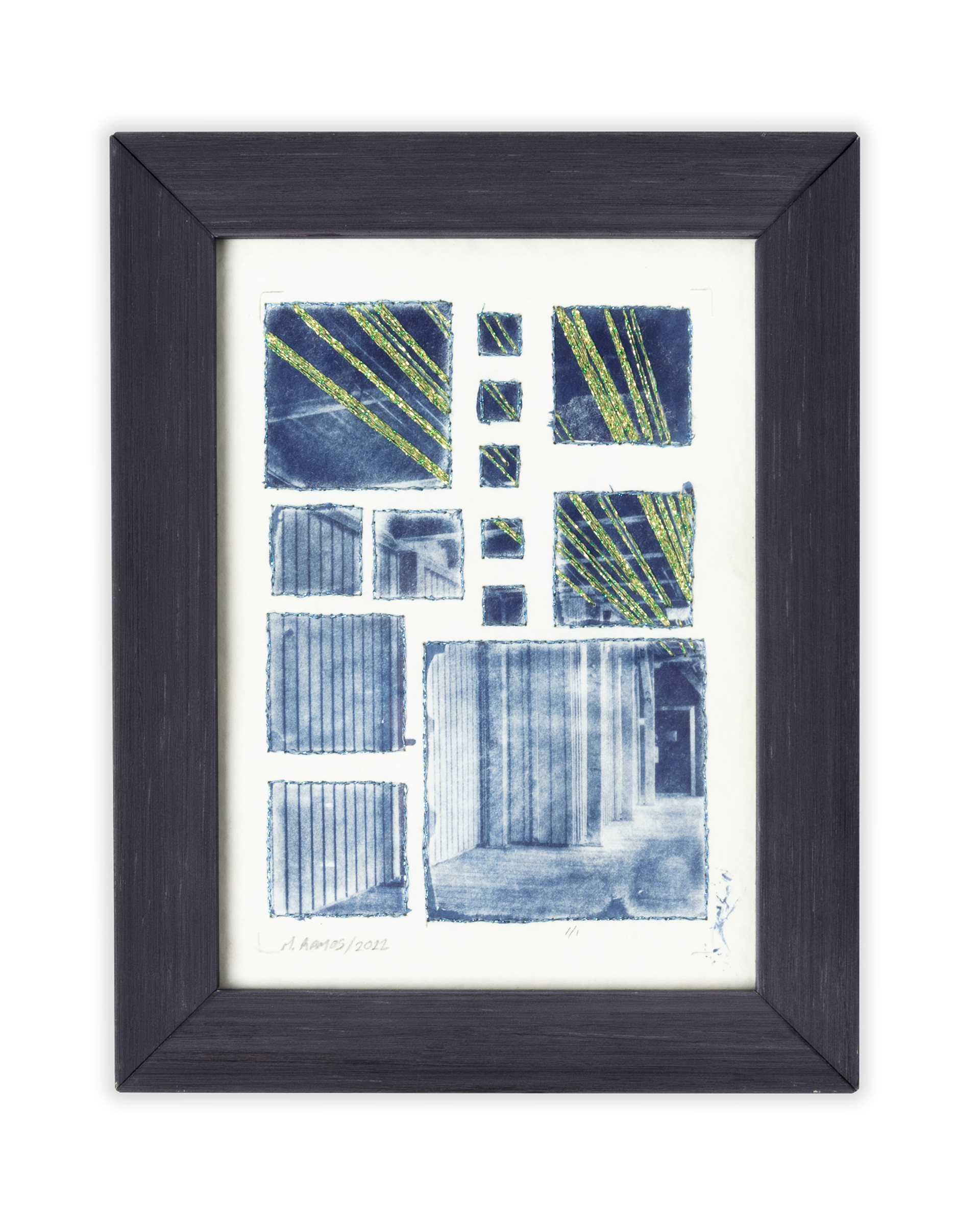 Cuadrados. Cianotipia sobre papel.y bordado.