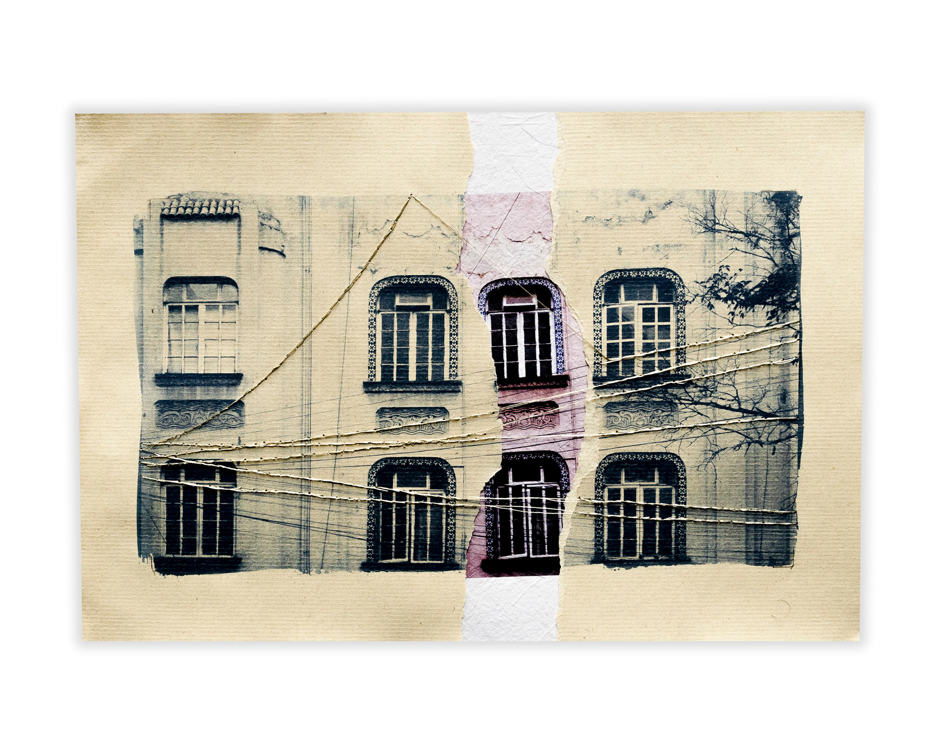 Tensión. Cianotipia sobre papel e impresión a color, con bordado.