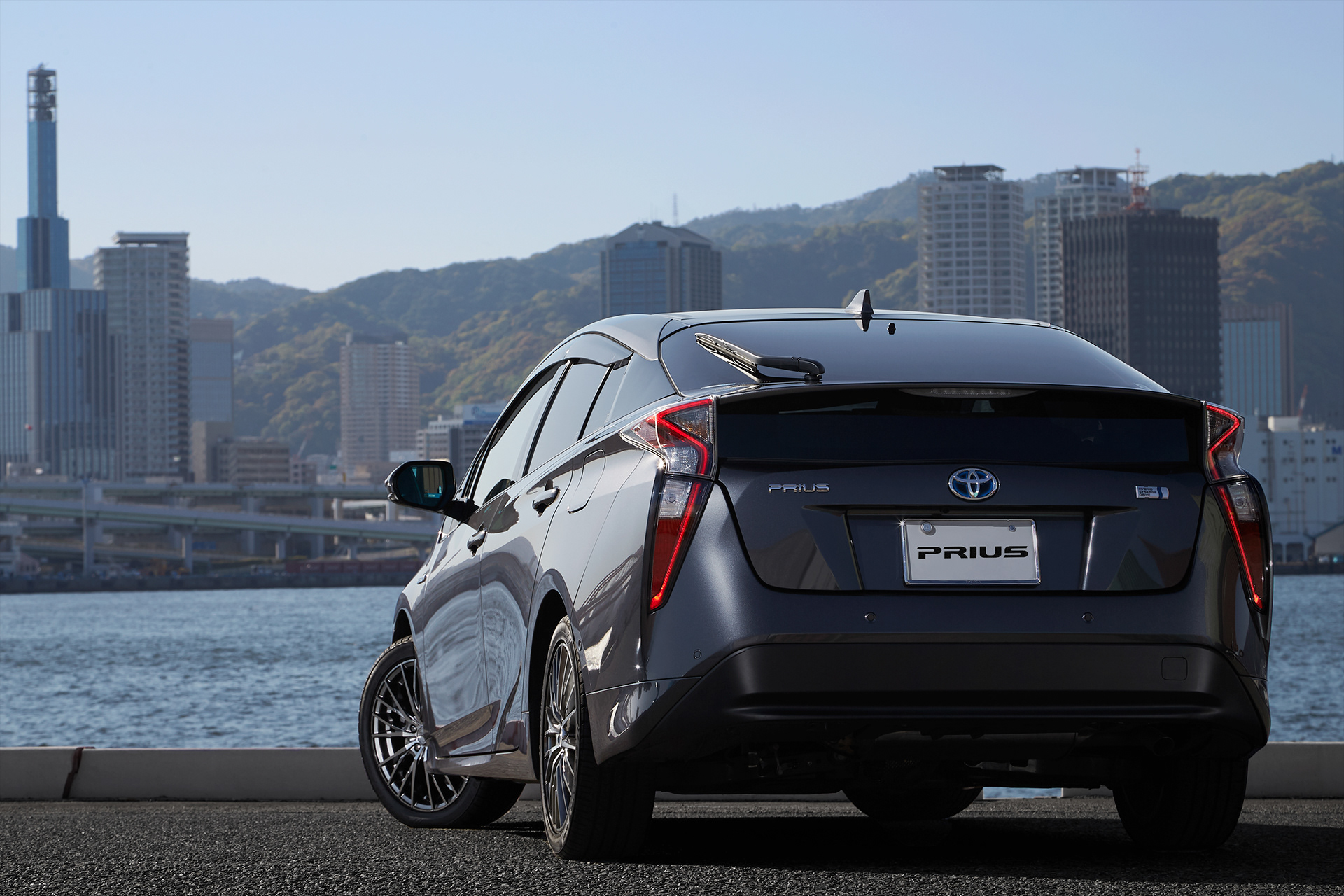 TOYOTA PRIUS 六甲アイランド埠頭