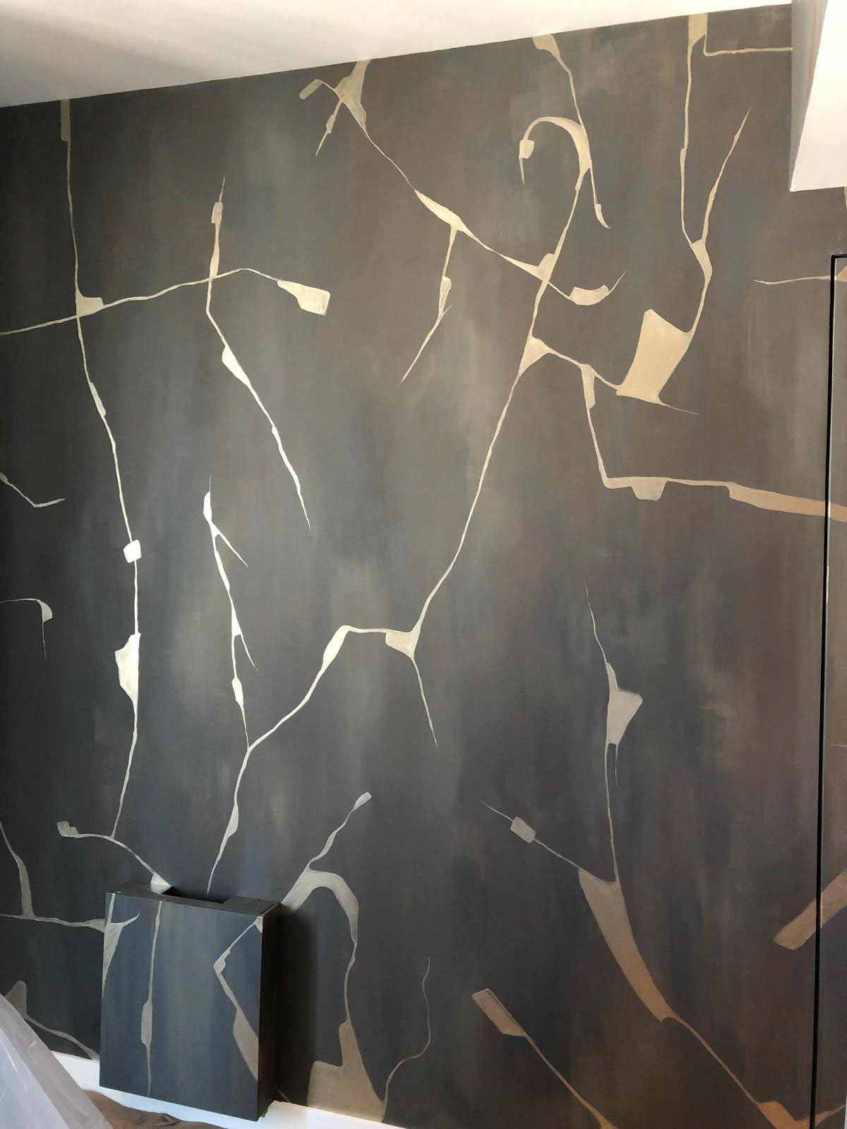 “Wallpaper duplication” decorative mural. NYC 2020