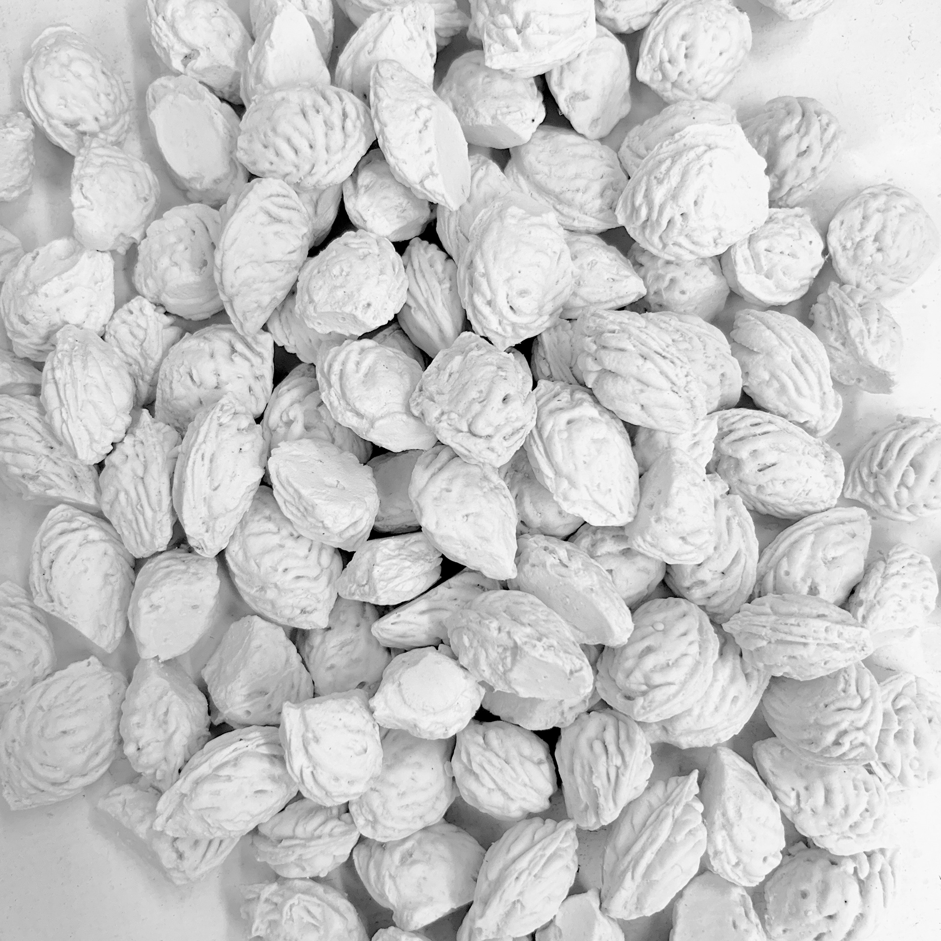 E의 경우(detail), 16x16x18cm, plaster, glass jar, 2024