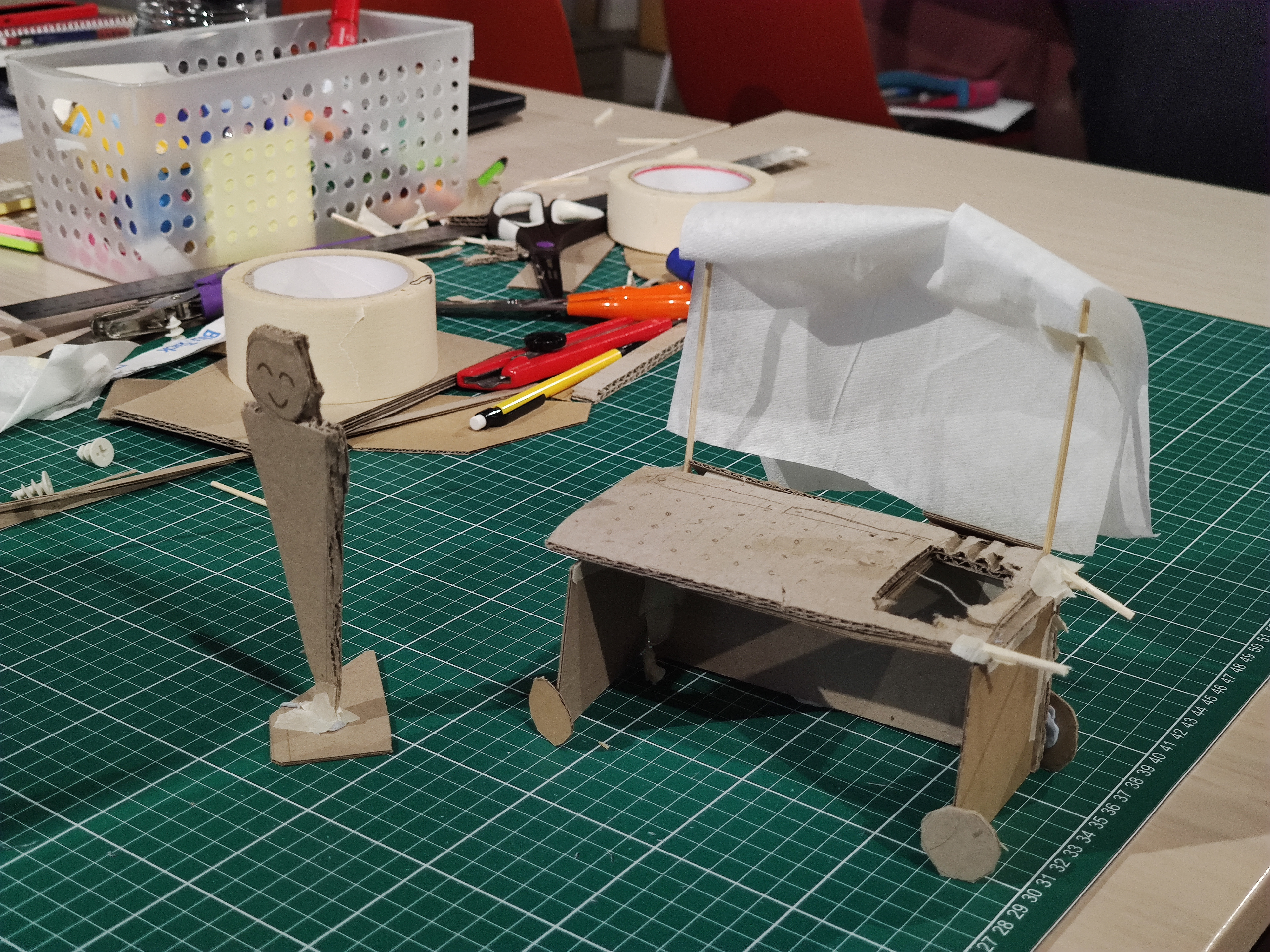 Quick Prototyping Techniques with cardboard, tape, toothpicks and paper materials. Human-scale applied.