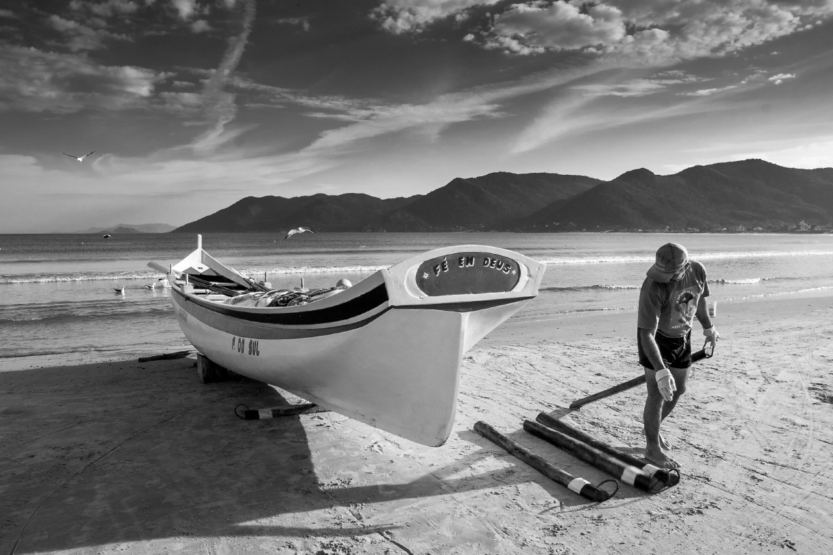 Pescador no Pântano do Sul