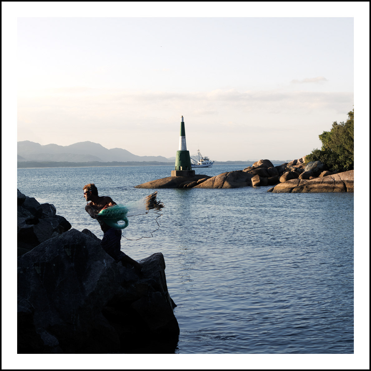Pescador no canal da Barra da Lagoa