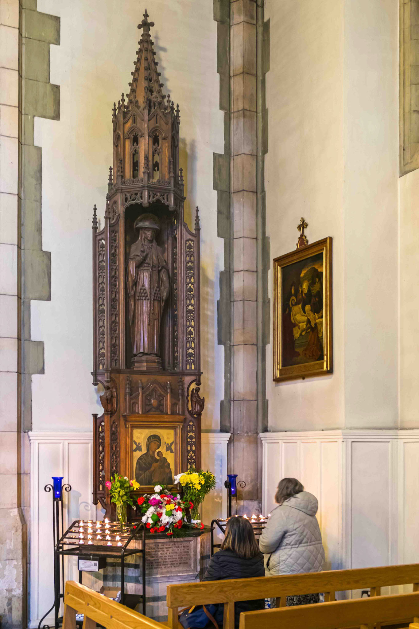 Prayers in Leeds Catholic Cathedral - Leeds UK