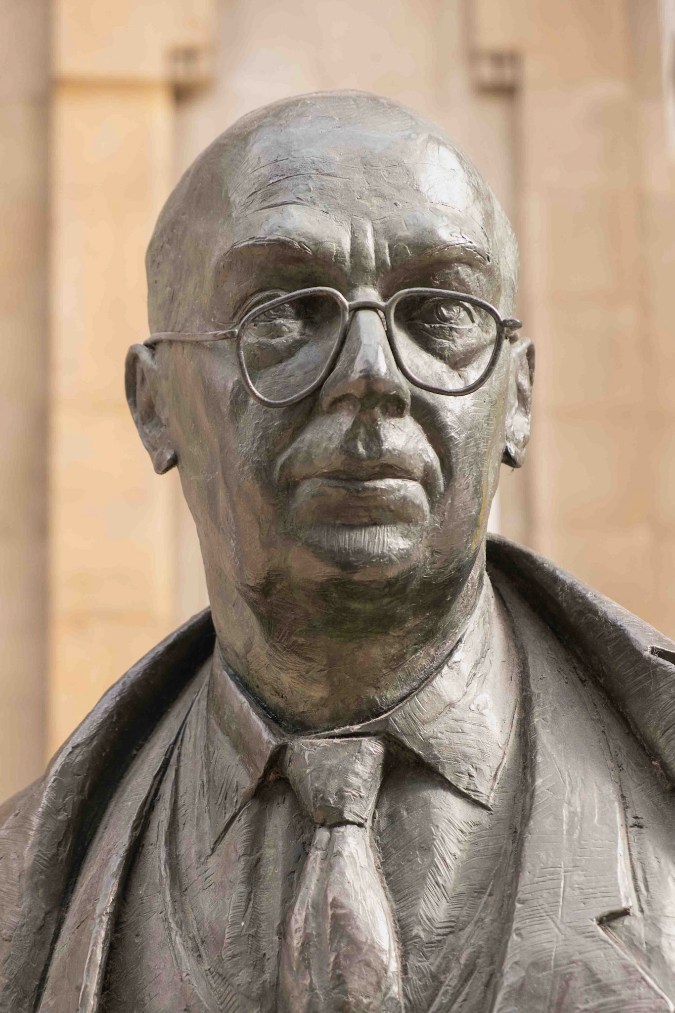 Philip Larkin Statue by Martin Jennings - Hull Railway Station UK 2025