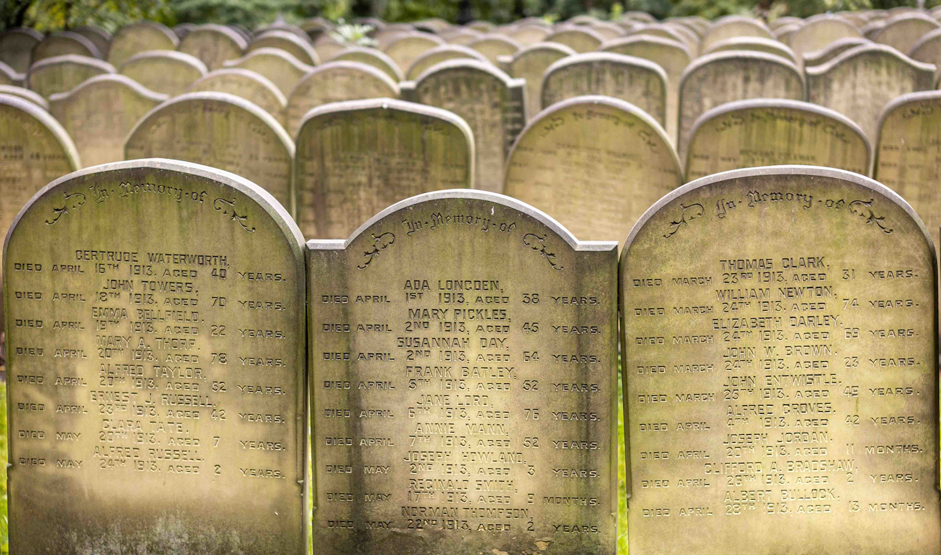 Gravestons - Beckett Street Cemetary Leeds UK 2016
