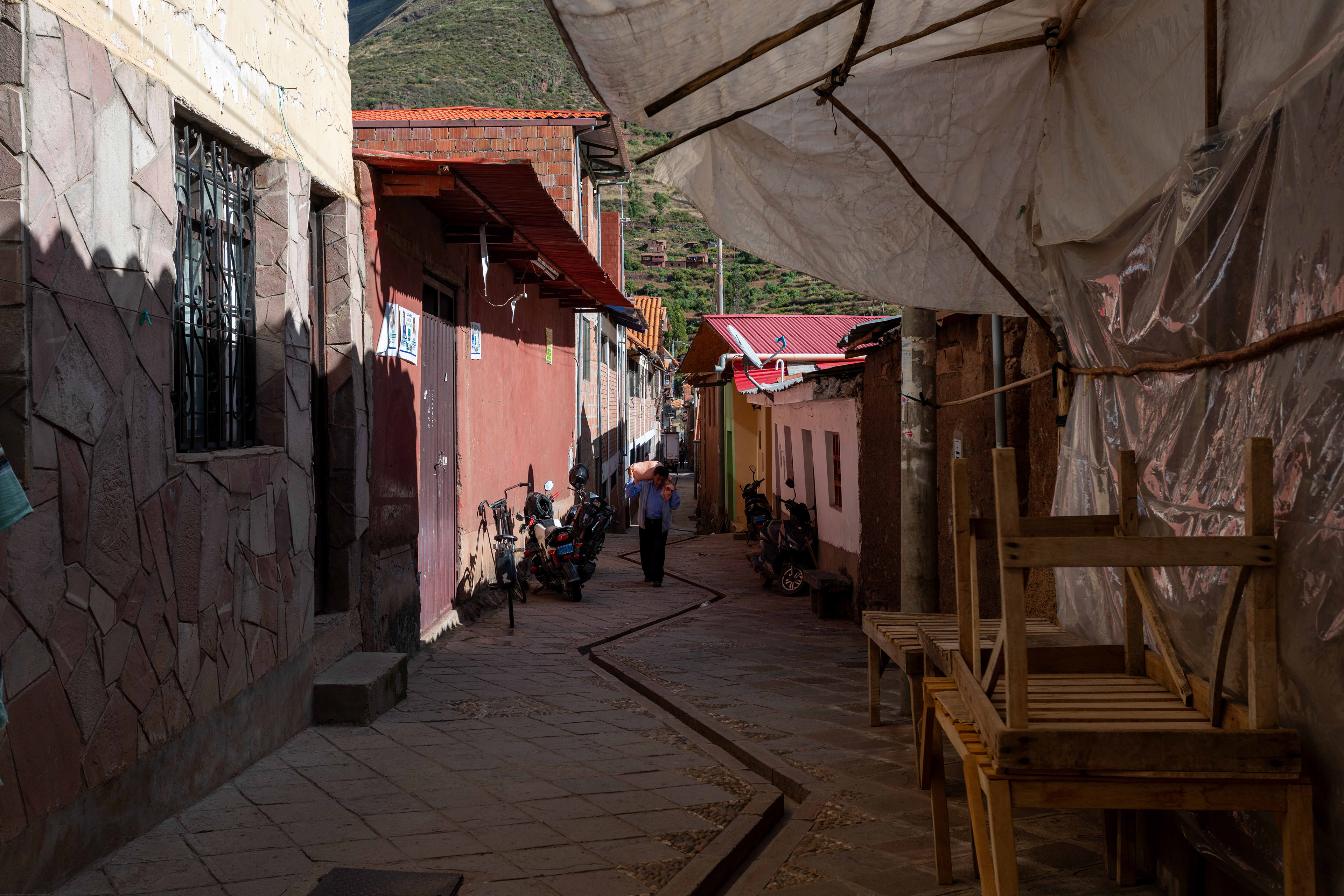 Alleyway Zig Zag
