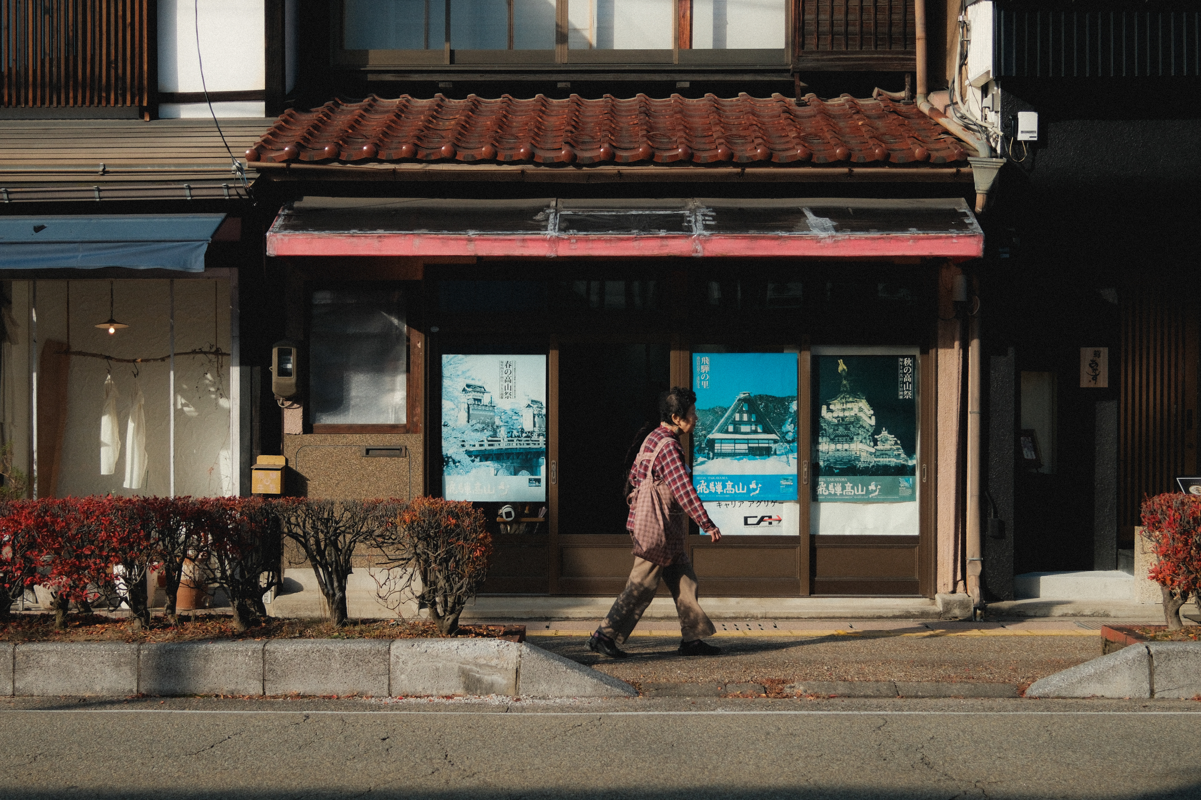 This is the first photo I took after leaving the hotel. The street in Takayama is so quiet.