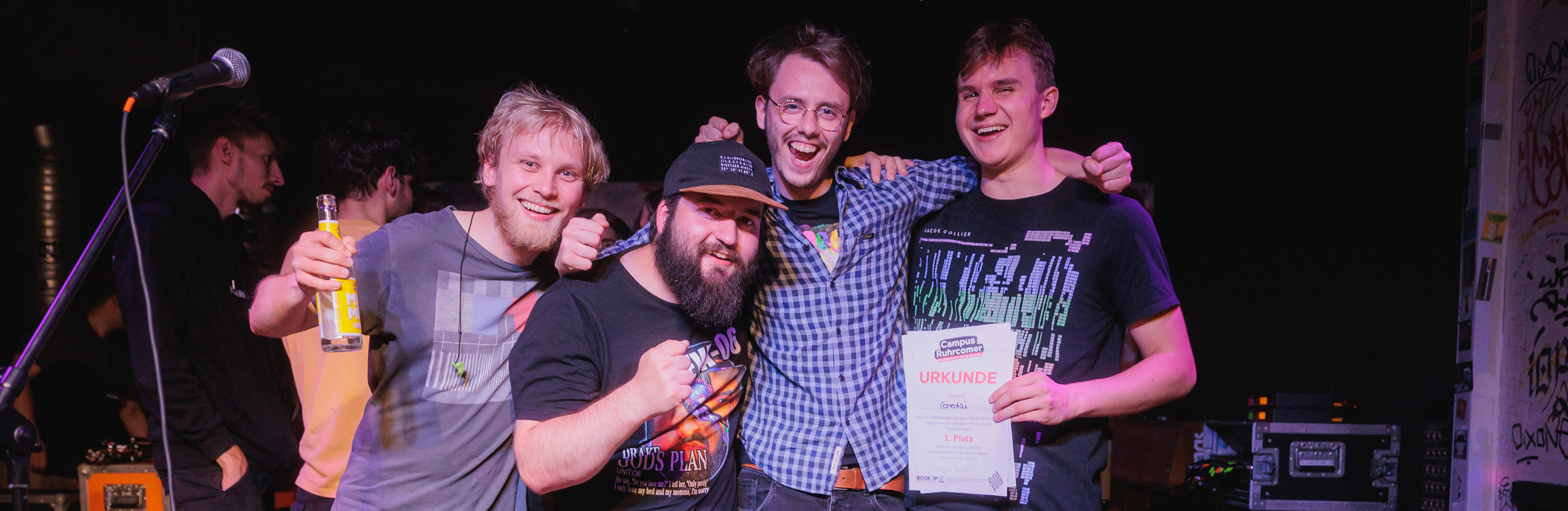 Gruppenfoto von Coredai nach dem Sieg beim Finale des Campus Ruhrcomer Bandcontests 2023.