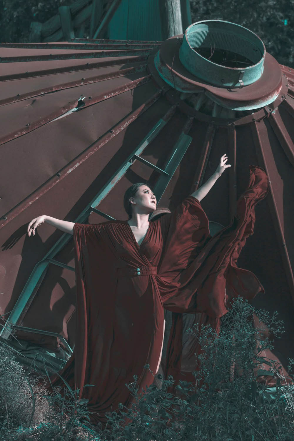 Photography: Naomi Loghry; Makeup: Bethany Renfro; Model: Haemy Chung; Robe: Catherine D'Lish