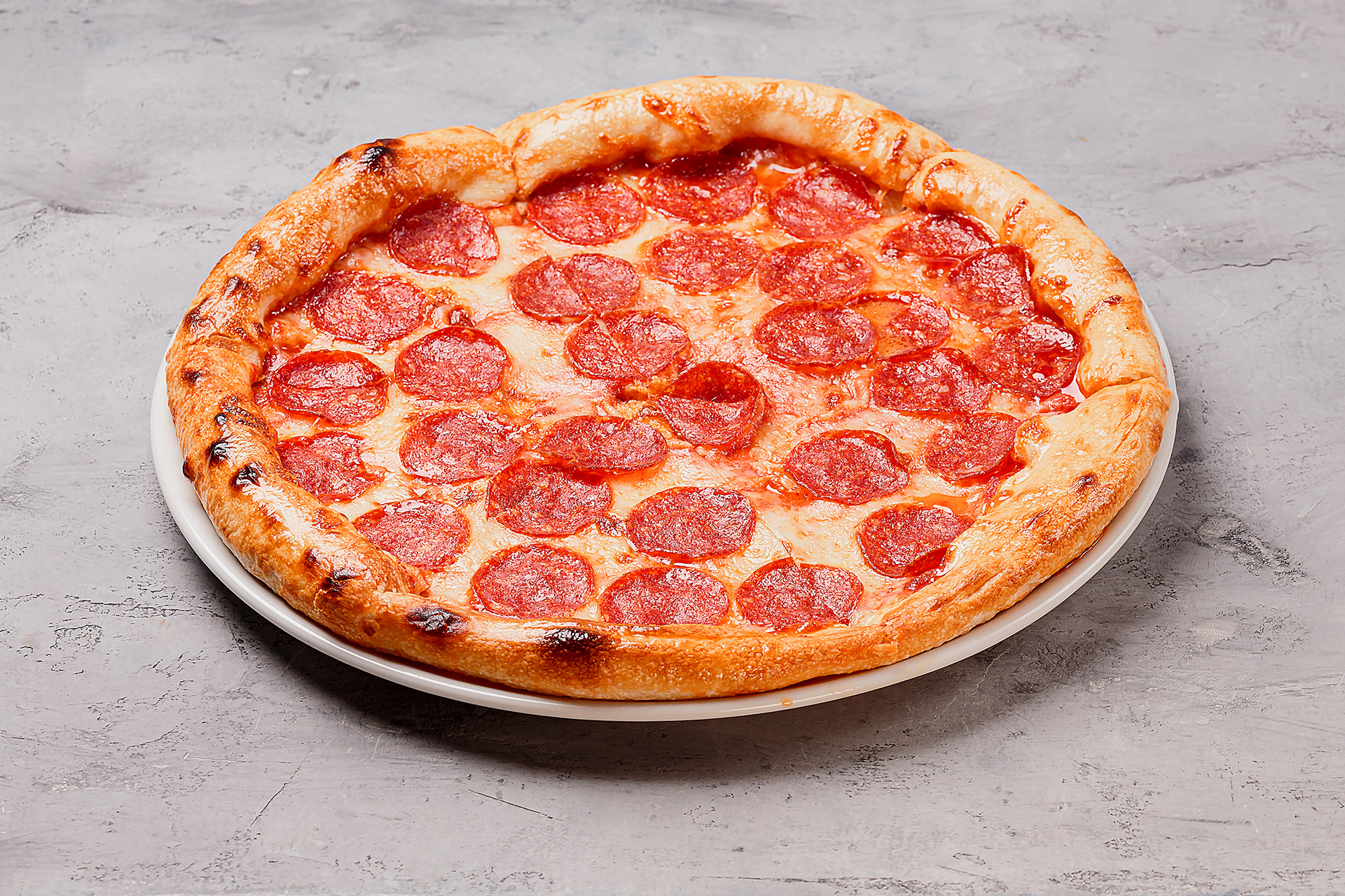 Томатов пицца. Пицца Капричеза. Пицца с помидорами. Пицца пепперони. Пицца без помидоров.