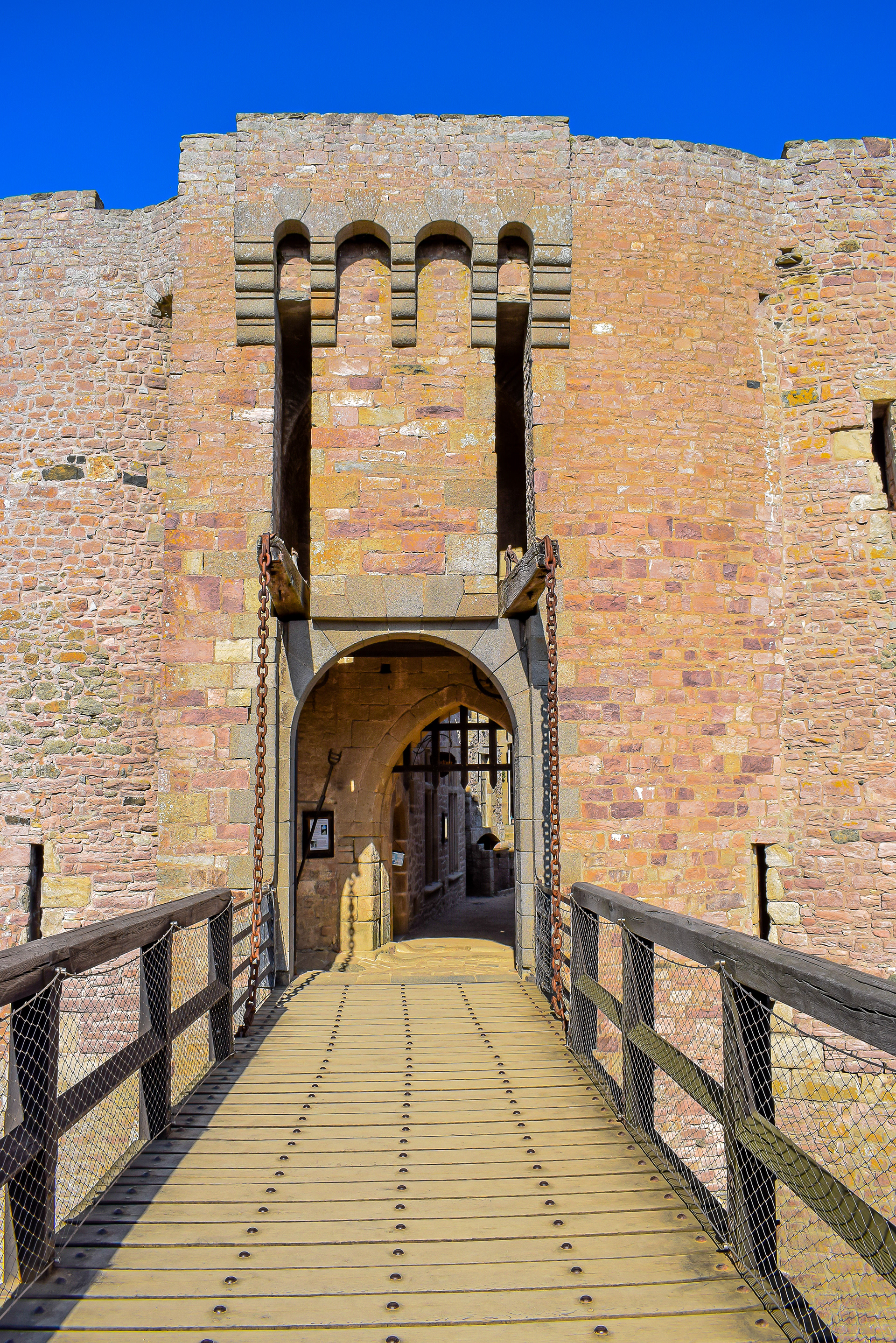 Entrée pont levis du Château de la Roche Goyon en baie de Saint-Malo, Plévenon en Bretagne, photo 95