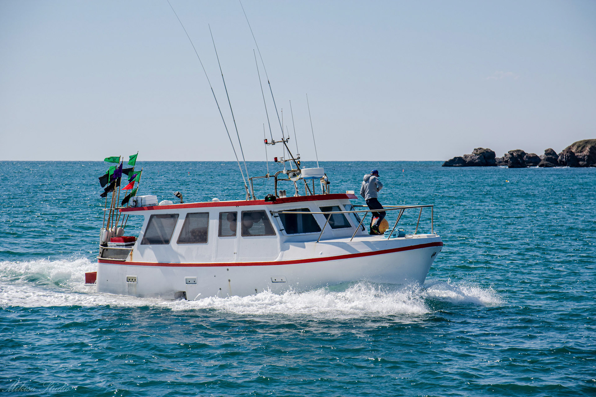 Bateau de pêche rentrant de le chenal du port de Saint Gilles Croix de Vie photo 16