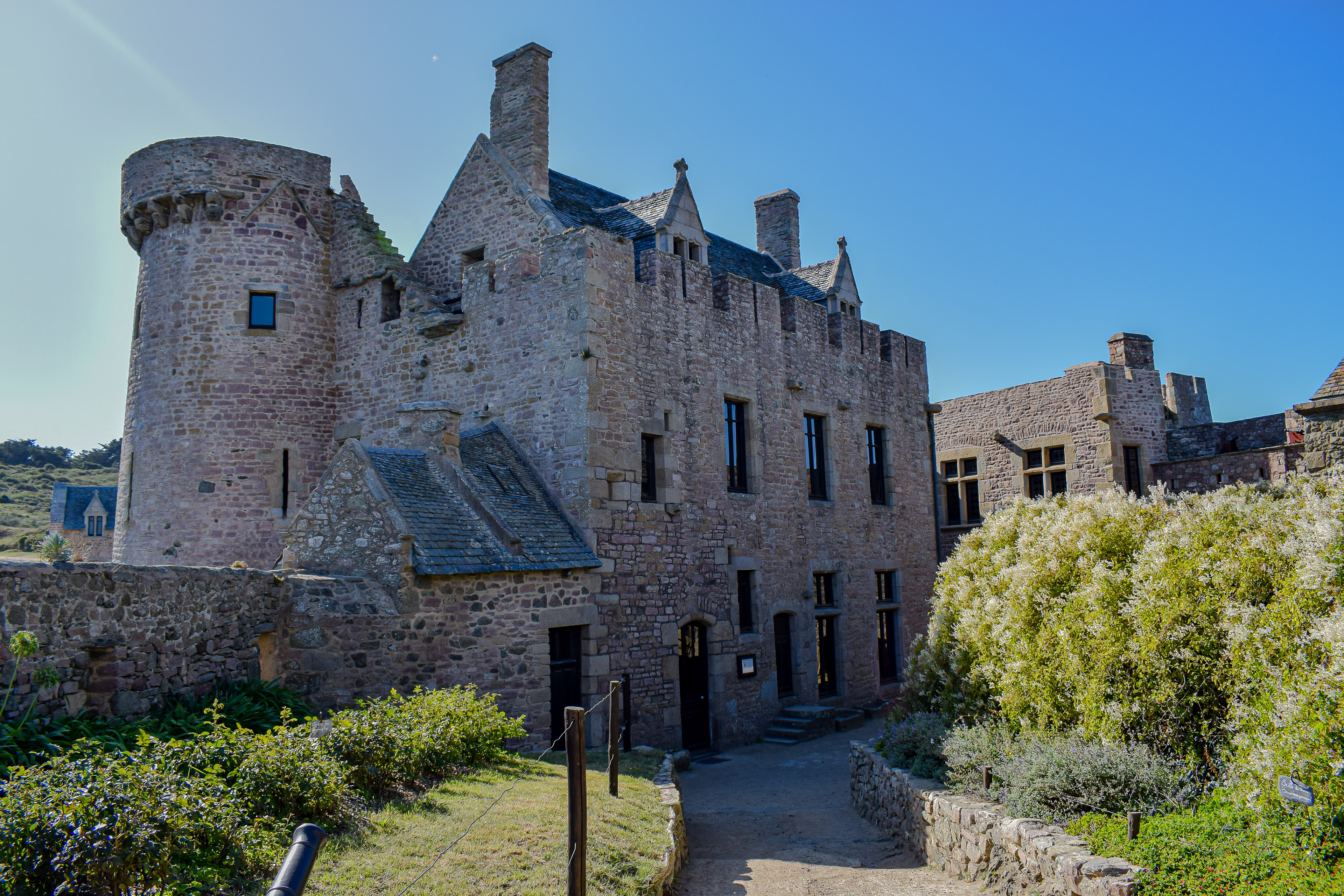 Château de la Roche Goyon début 1340 en baie de Saint-Malo, Plévenon en Bretagne, photo 86