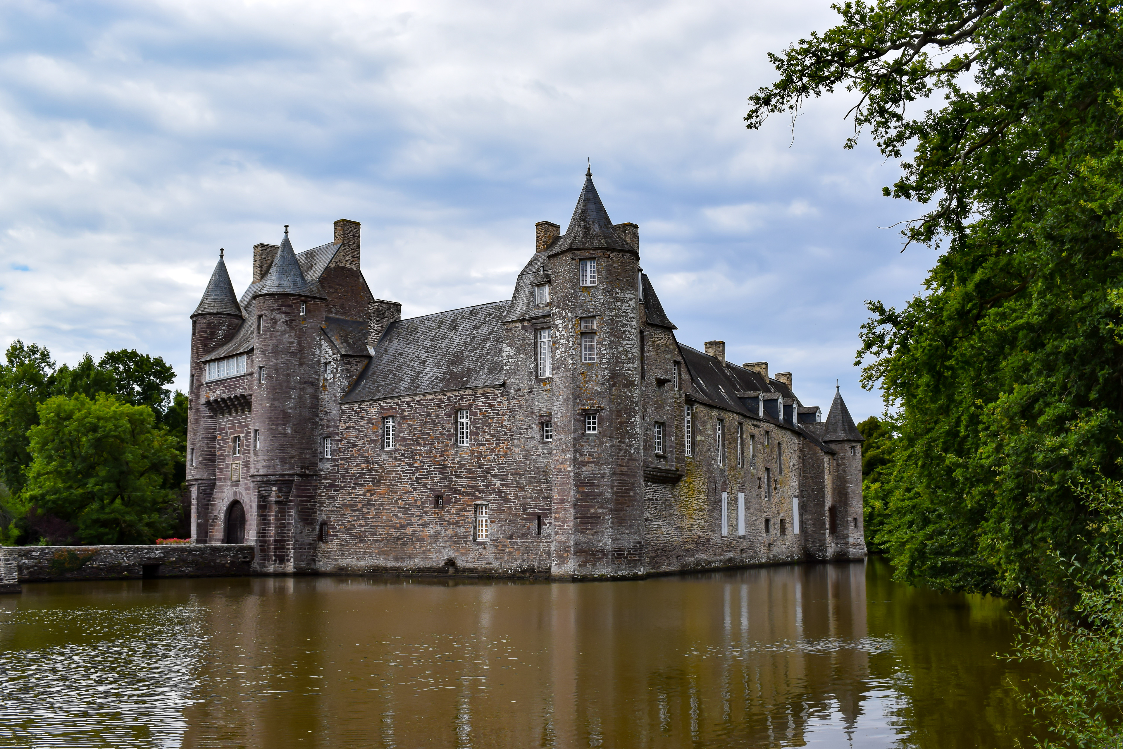 Château de Trécesson du 15 ème siècle en Bretagne, à proximité de la forêt de Paimpont-Brocéliande, France photo 54