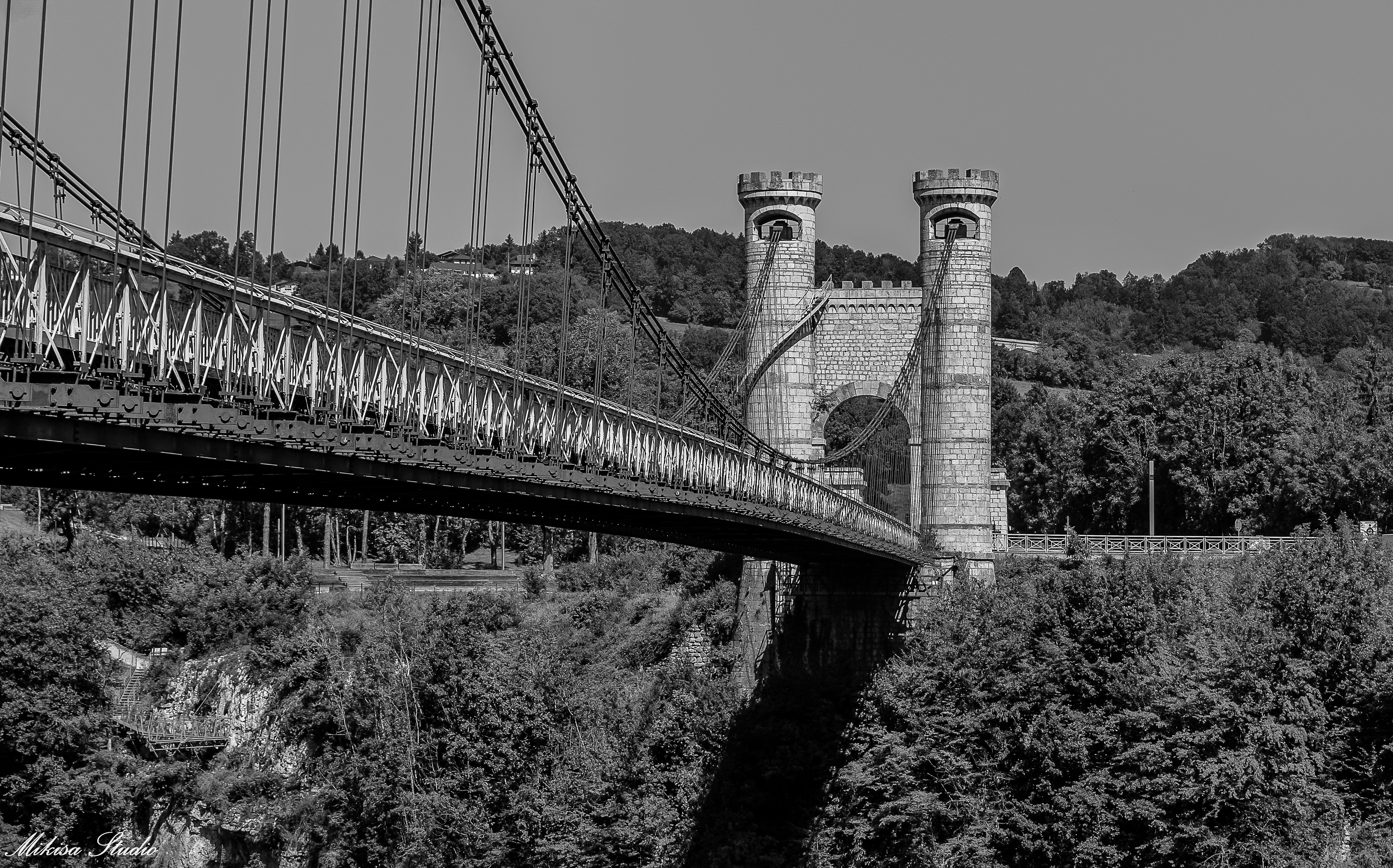 Pont Charles-Albert, couramment appelé pont de la Caille, sinauguré en 1839, Haute-Savoie en région Auvergne-Rhône-Alpe, photo noir et blanc 134