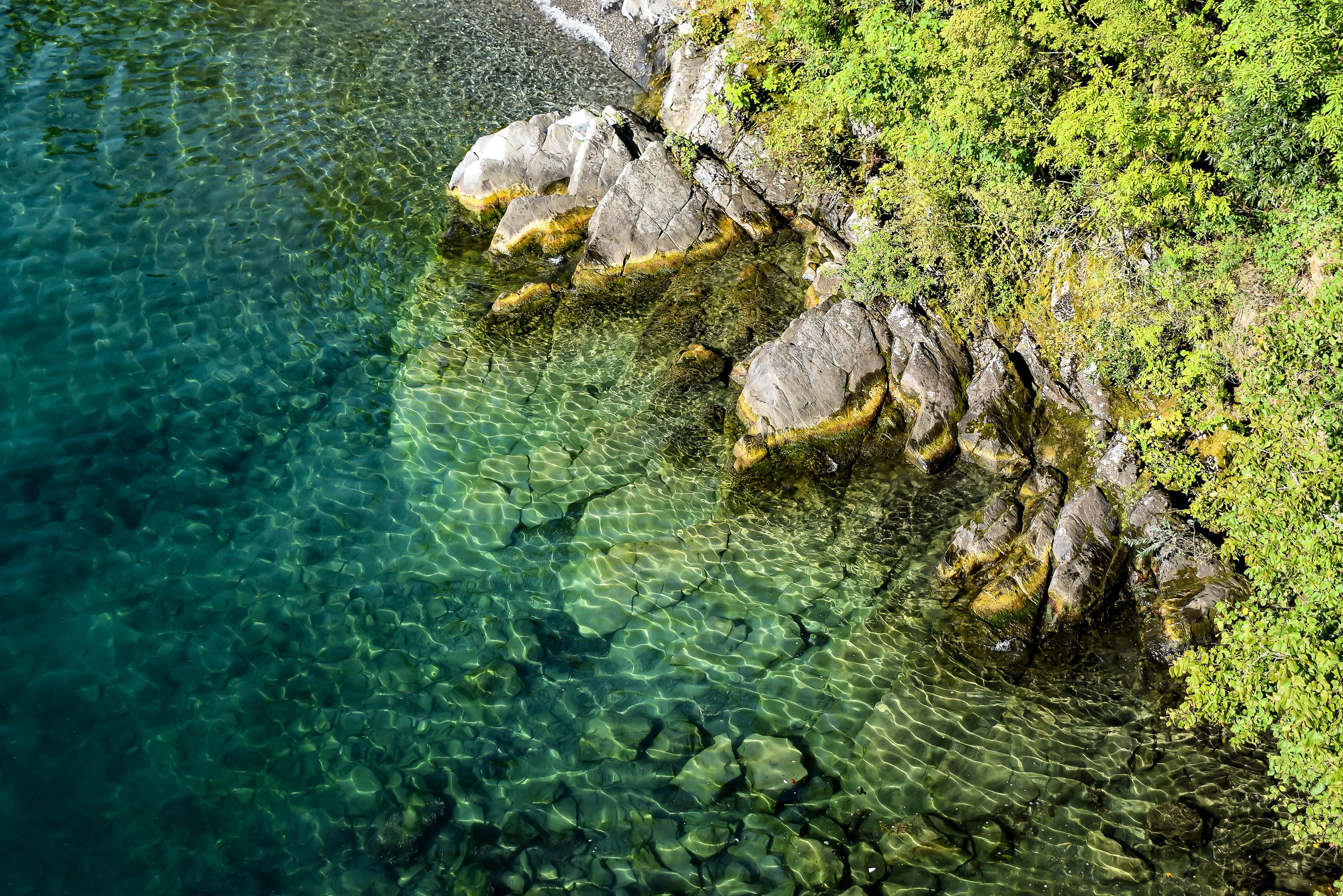 Le lac Léman vert émeraude du haut du Château Fort de Veytaux, Suisse photo 12