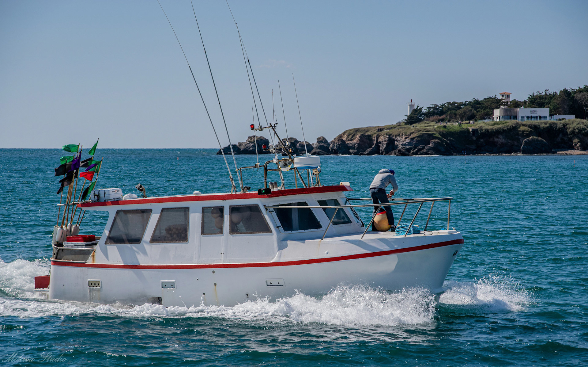 Bateau de pêche rentrant de le chenal du port de Saint Gilles Croix de Vie, photo 18