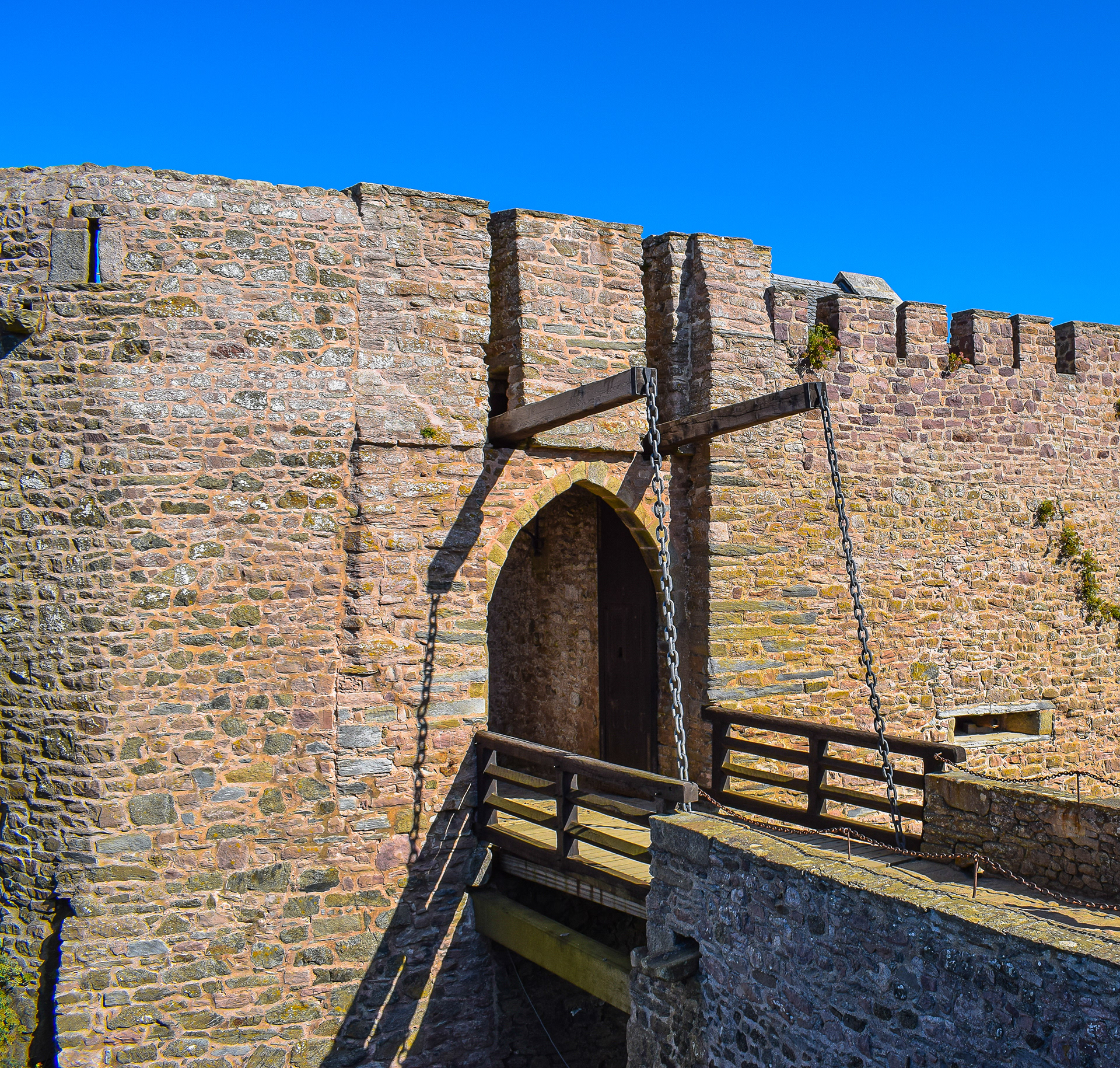 Entrée à pont levis du Château de la Roche Goyon début 1340 en baie de Saint-Malo, Plévenon en Bretagne, photo 82