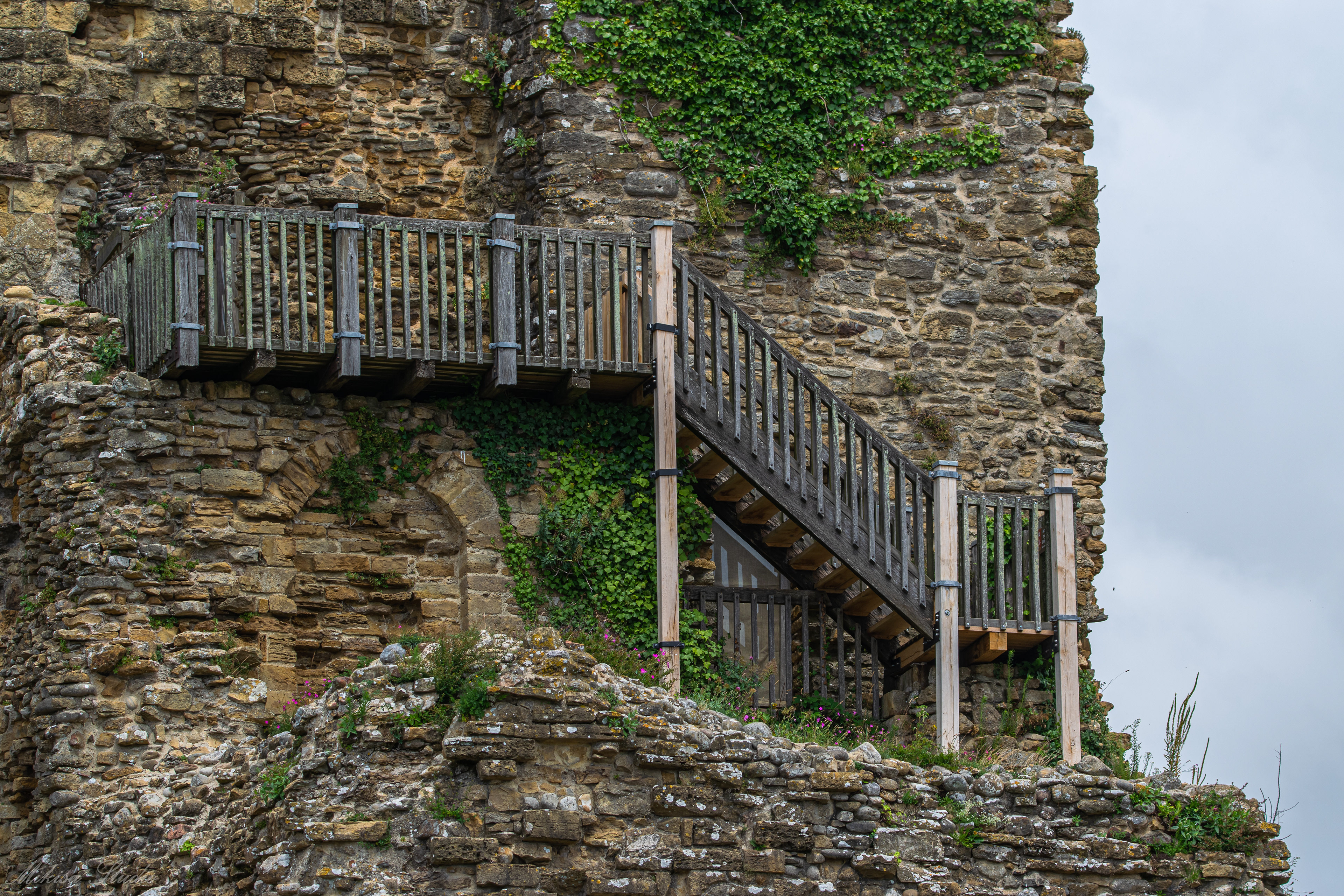 Escalier extérieur du donjon, Château de Talmont,Vendée photo 83