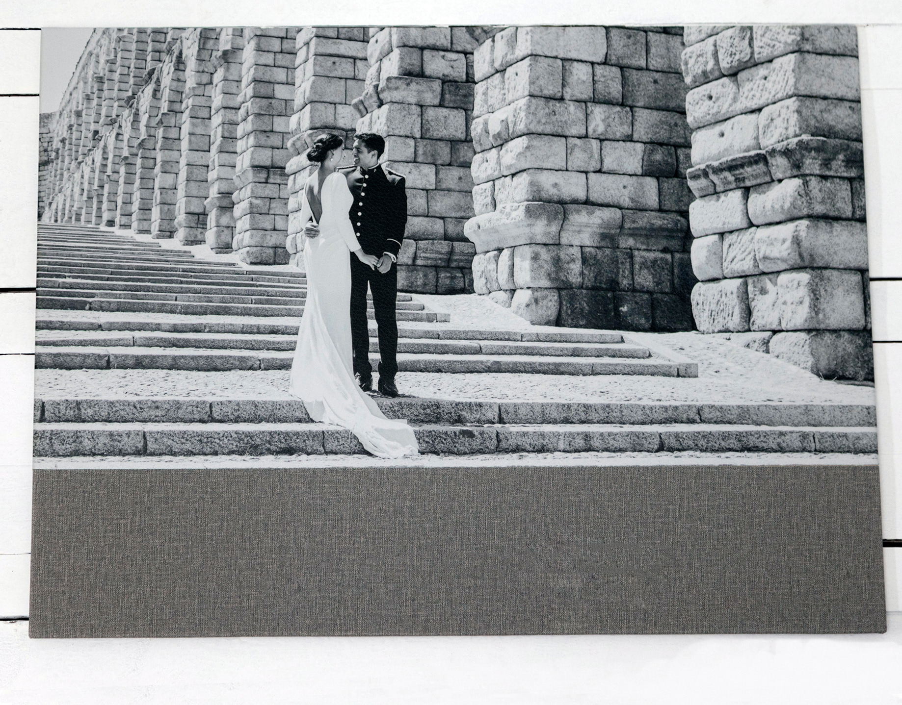 MODELO ALISONN  ERTE MODELO SE PRESENTA EN TRASERA Y LOMO COIMBRA GRIS   PORTADA FOTOGRAFIA 24X45   PARTE INFERIOR CONBRA GRIS